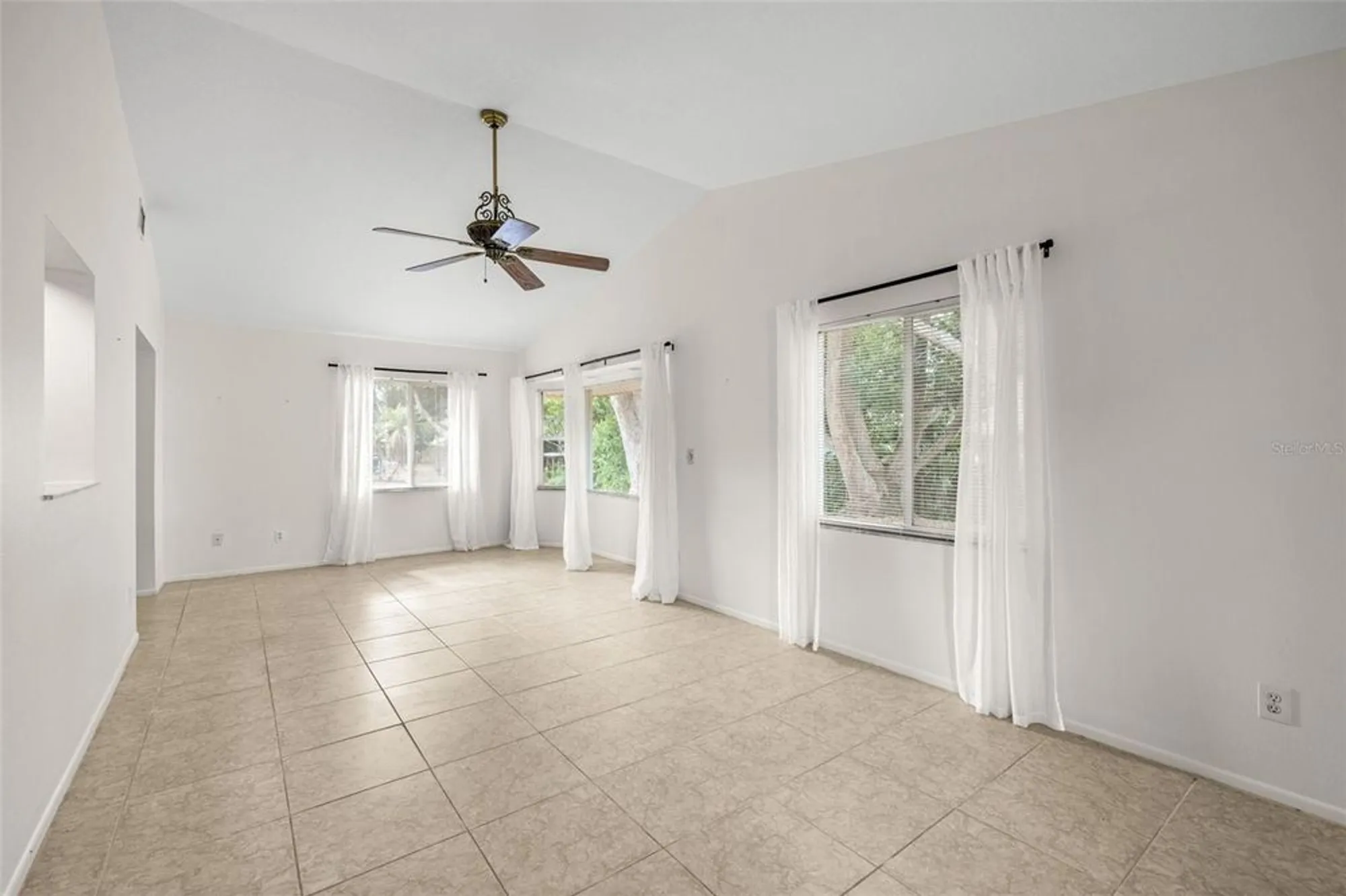 Property Slideshow image 14 of 50 | 142 stafford cir, Palm Harbor, FL, 34684