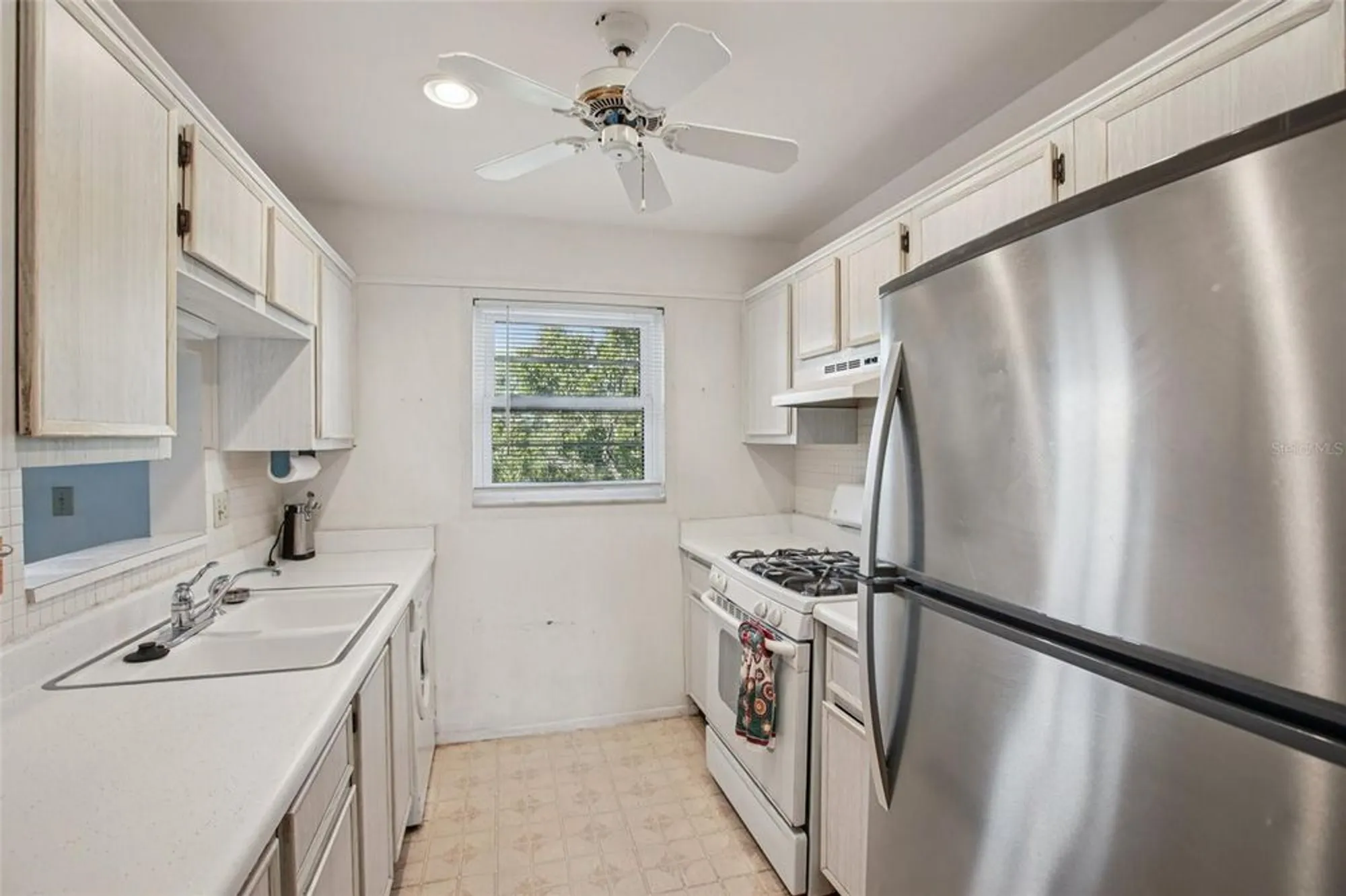 Property Slideshow image 9 of 26 | 5980 80th st n unit 405, St Petersburg, FL, 33709