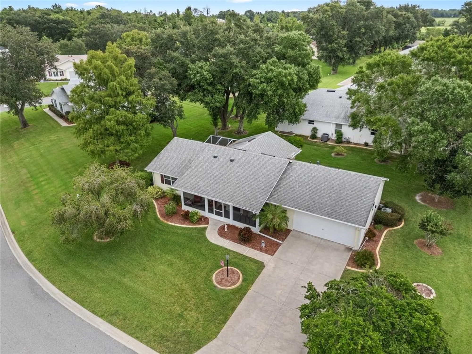 Property Slideshow image 28 of 47 | 27107 racquet cir, Leesburg, FL, 34748