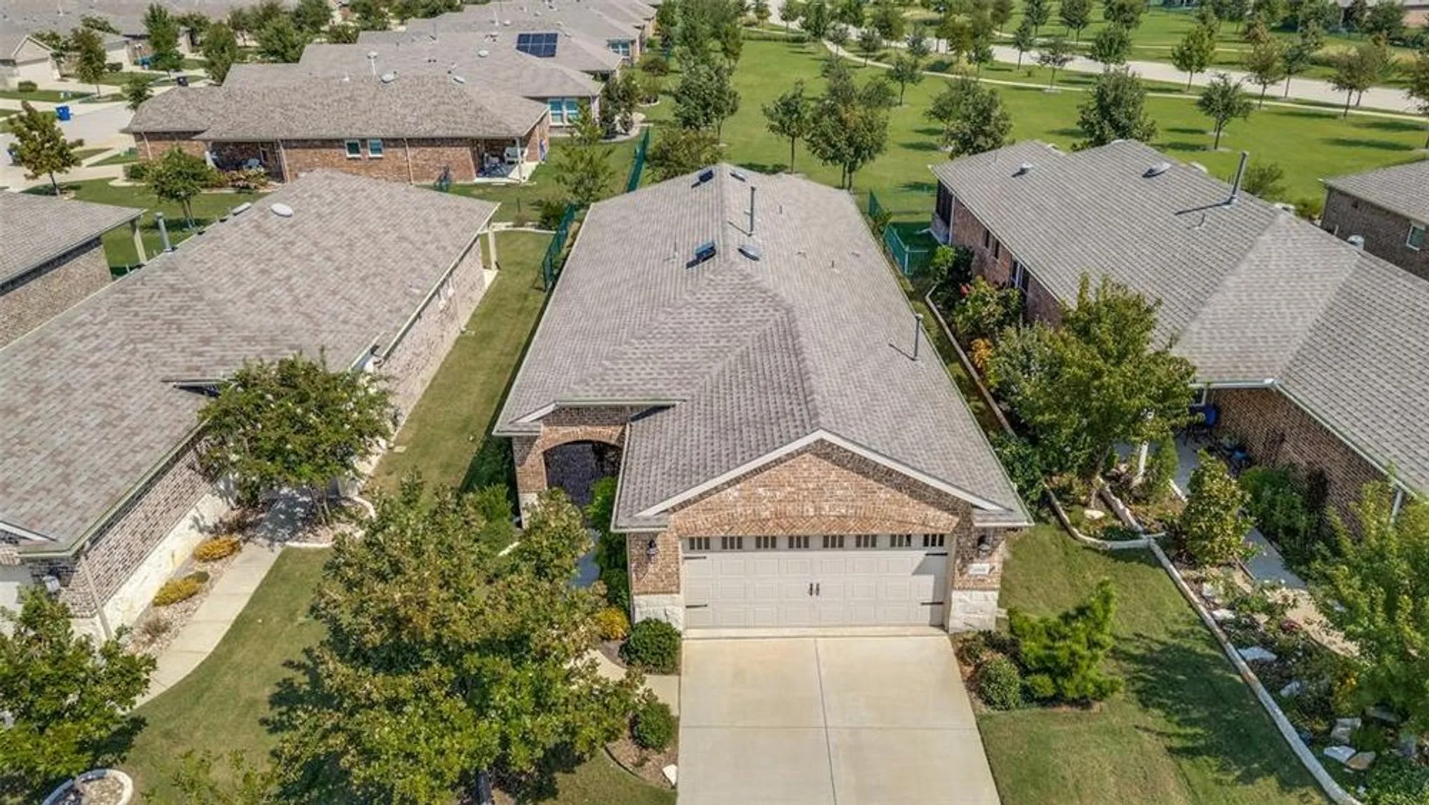 Property Slideshow image 15 of 33 | 2068 bentwater ln, Frisco, TX, 75036
