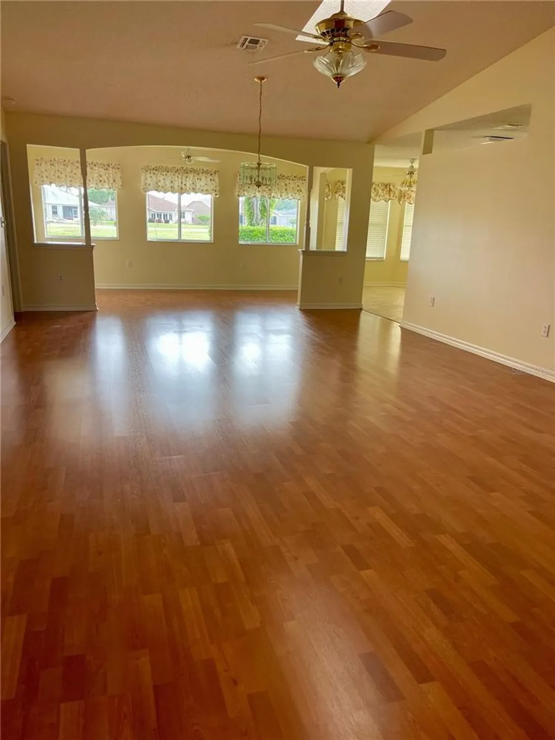 Property Slideshow image 7 of 43 | 305 ranchwood dr, Leesburg, FL, 34748