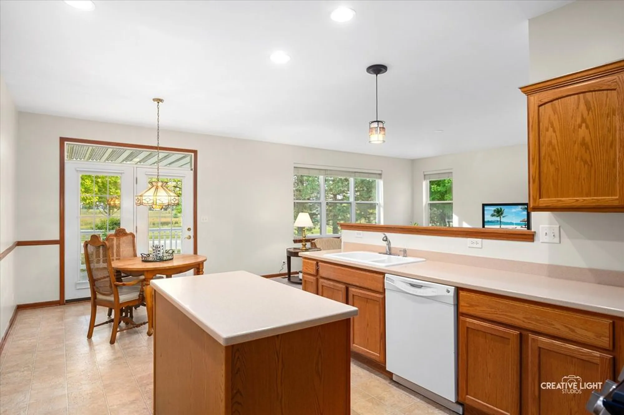 Property Slideshow image 11 of 25 | 790 bohannon cir, Oswego, IL, 60543