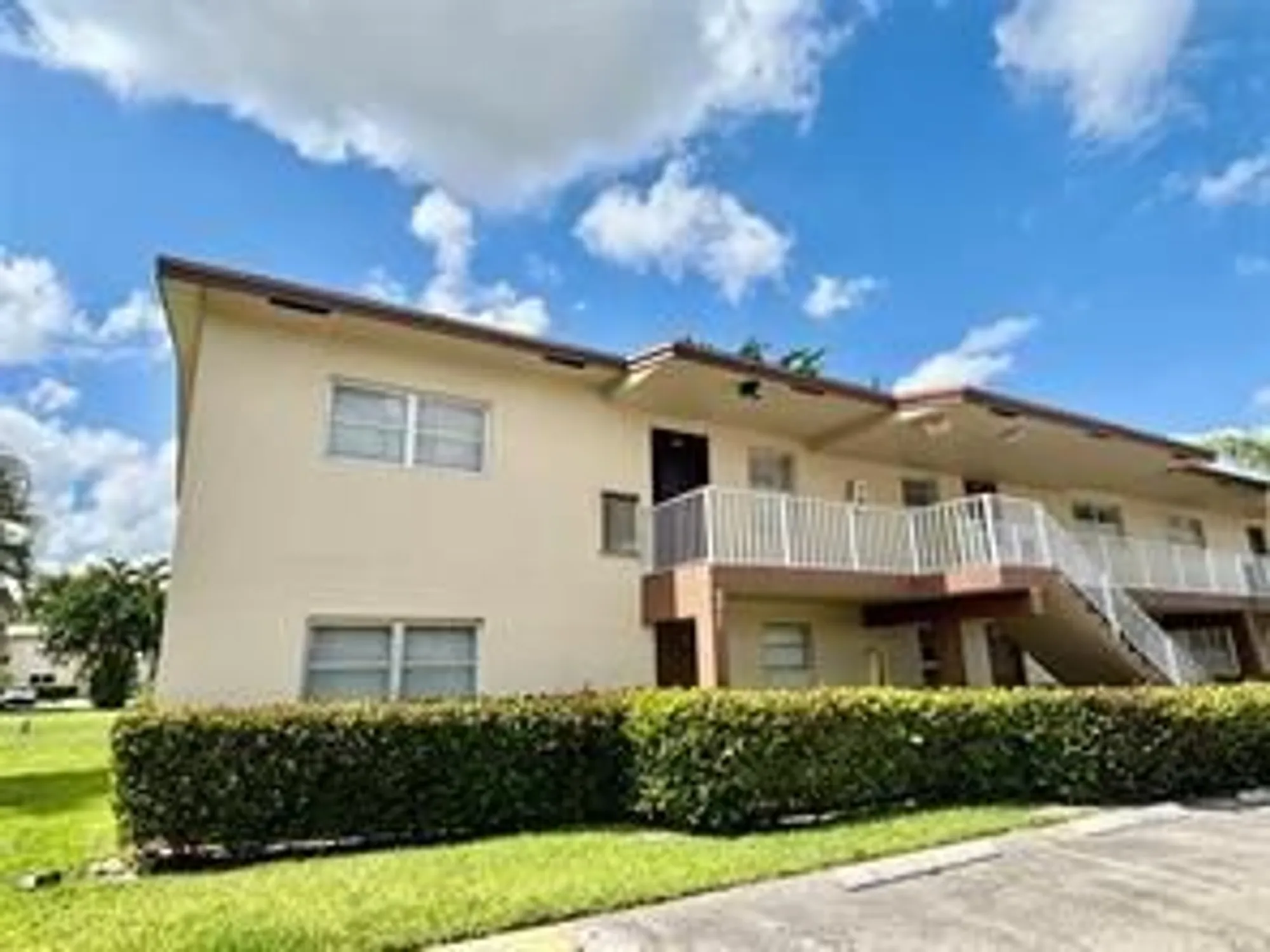 Property Slideshow image 2 of 32 | 7600 nw 5th pl apt 102, Margate, FL, 33063