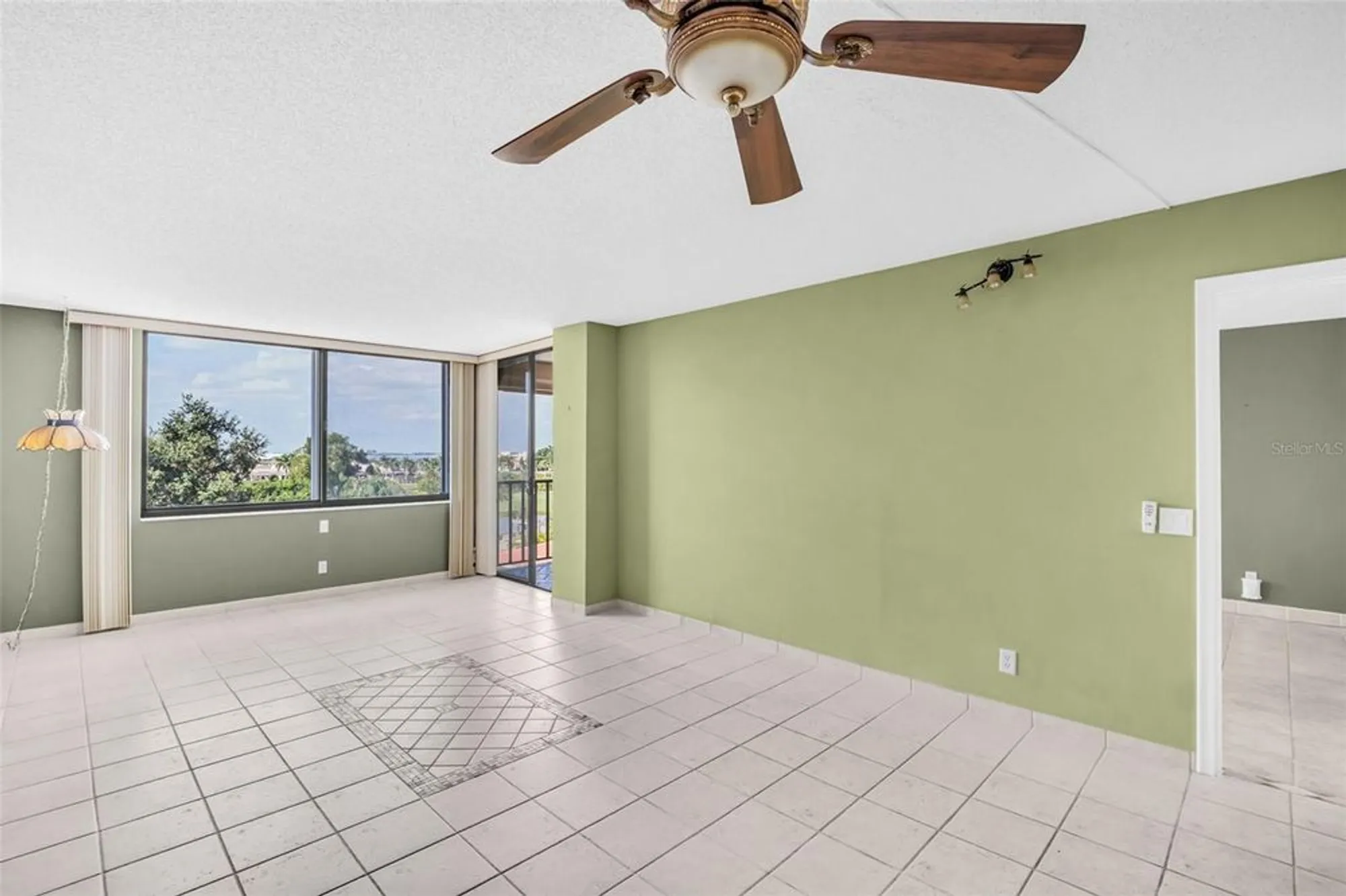 Property Slideshow image 12 of 49 | 6158 palma del mar blvd s apt 505, St Petersburg, FL, 33715
