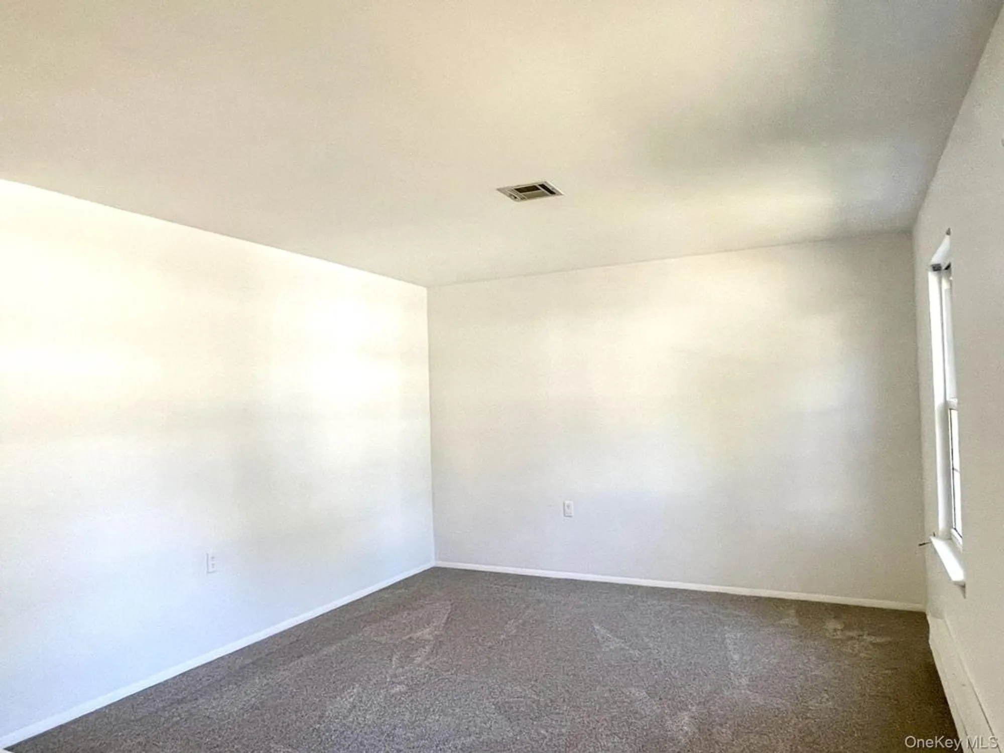 Property Slideshow image 11 of 18 | 323 brownfield dr, Ridge, NY, 11961