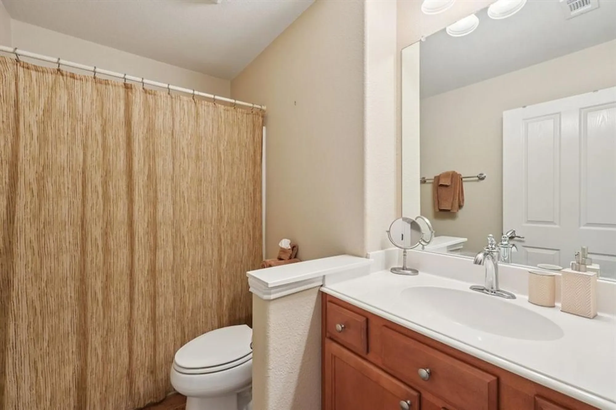 Property Slideshow image 25 of 36 | 7850 estancia dr, Frisco, TX, 75036