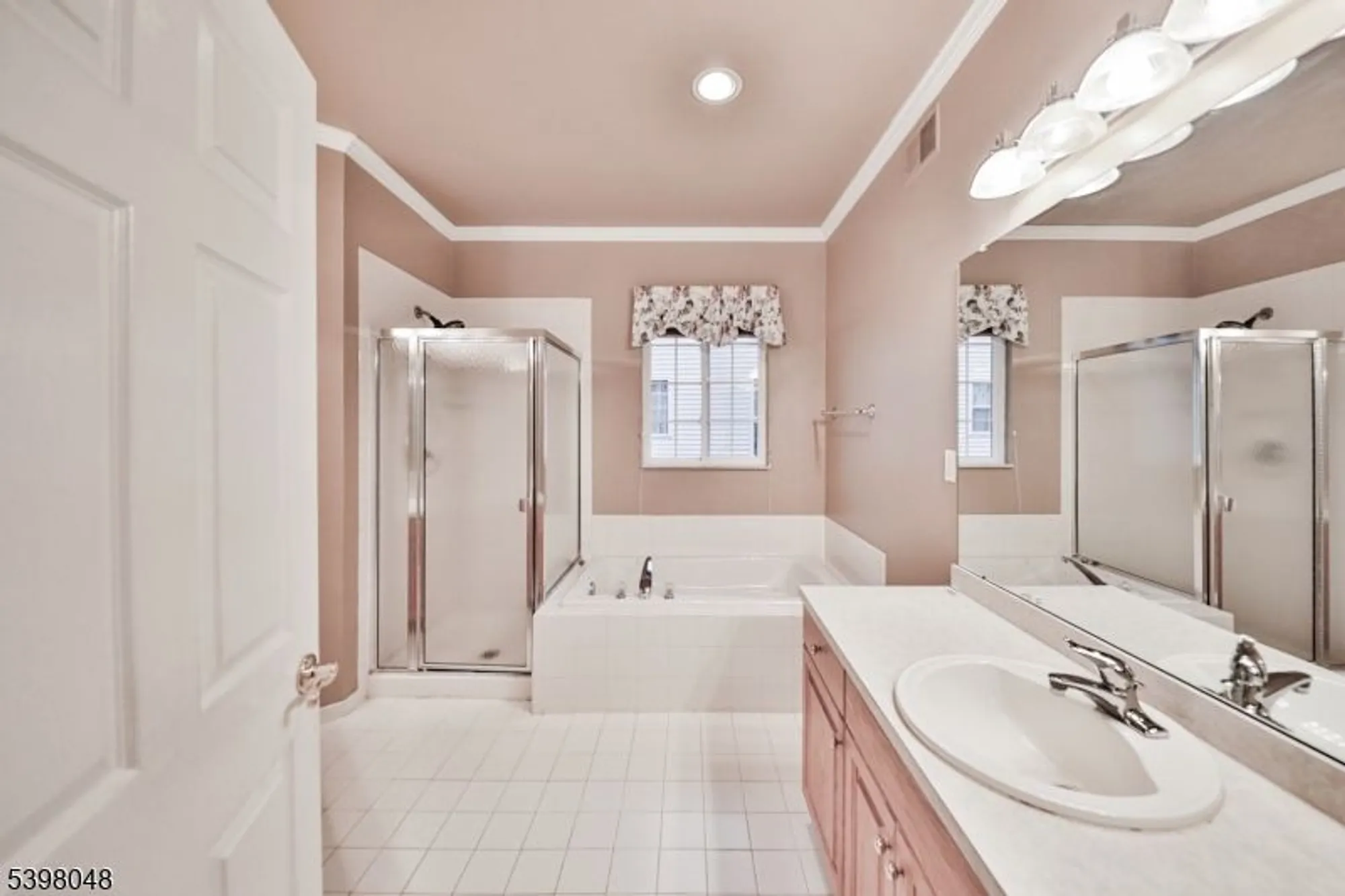 Property Slideshow image 15 of 27 | 107 kensington cir, Belvidere, NJ, 07823