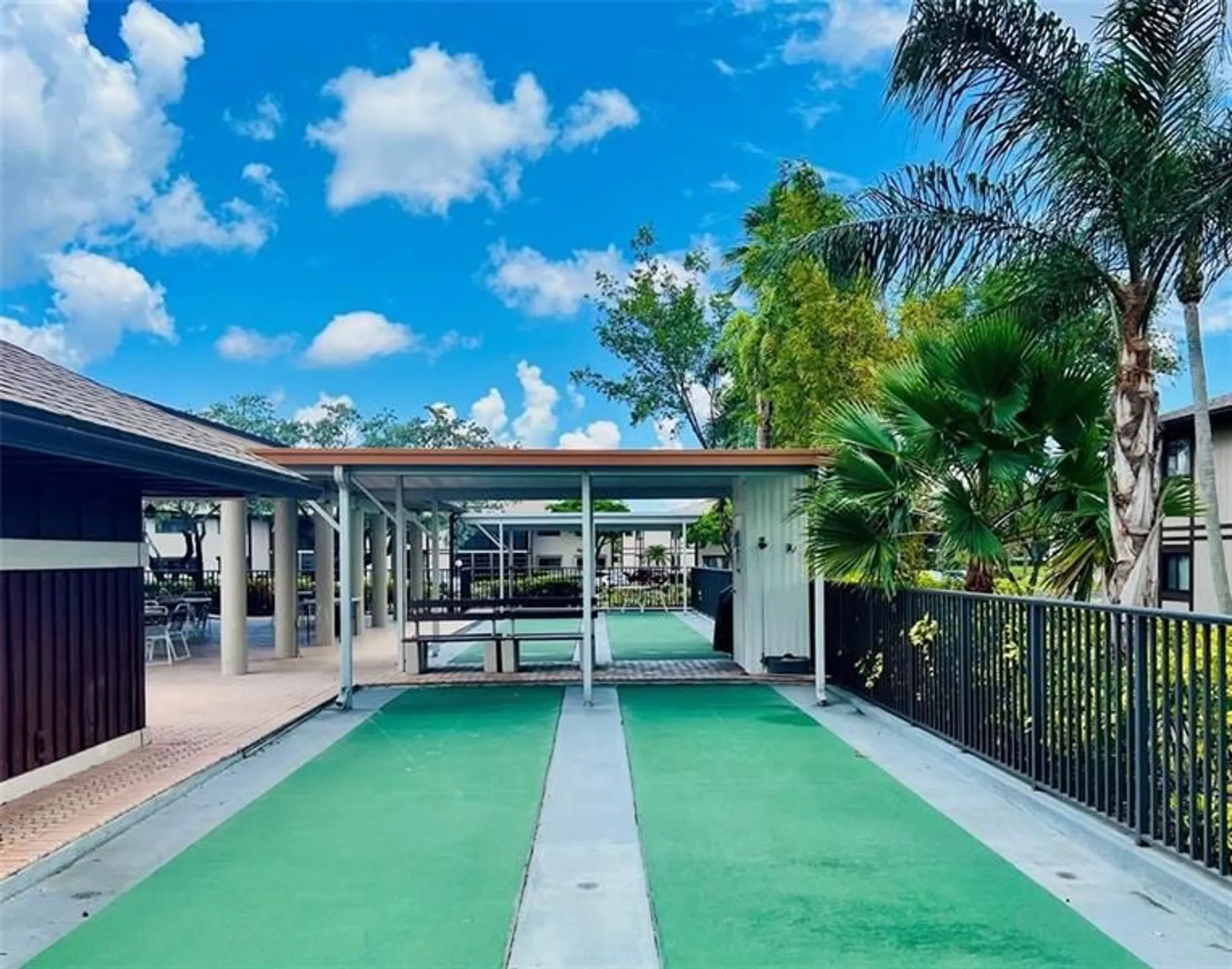 Property Slideshow image 42 of 51 | 9988 n belfort cir 111, Tamarac, FL, 33321