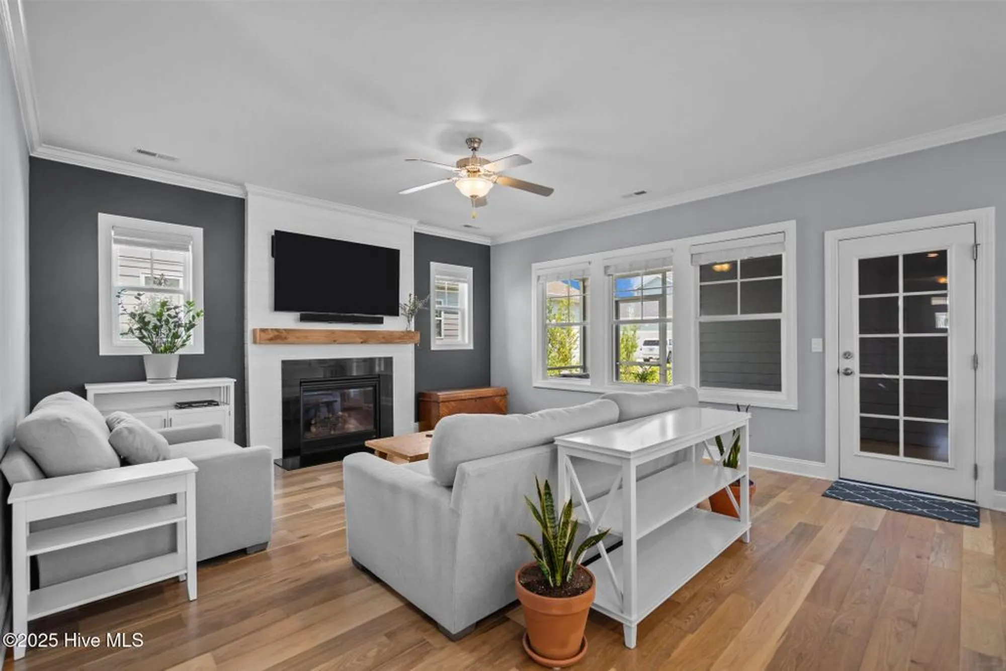 Property Slideshow image 5 of 63 | 4563 old towne st, Wilmington, NC, 28412