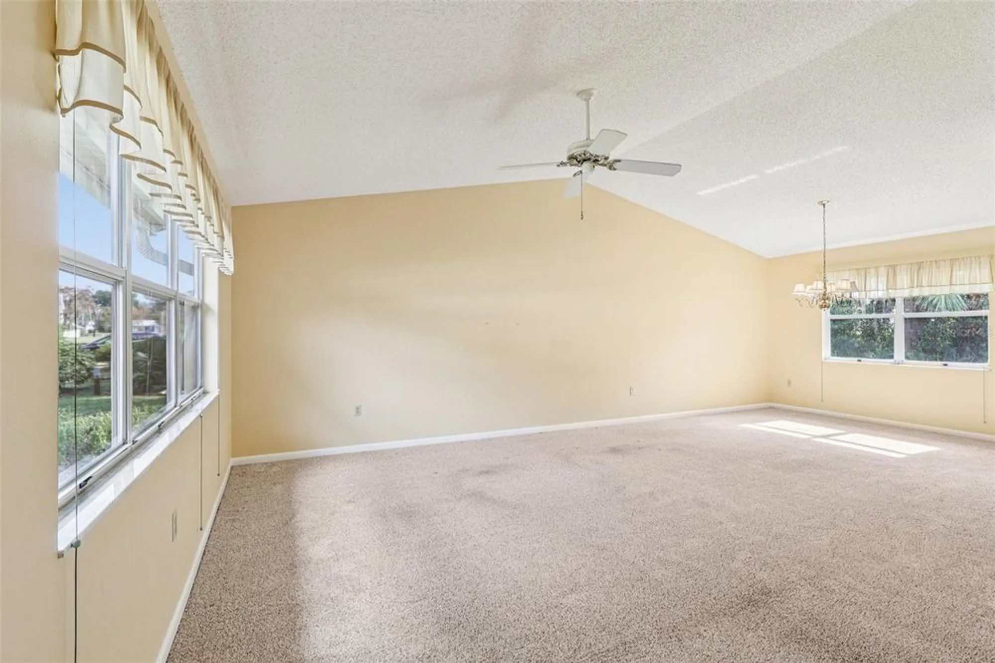 Property Slideshow image 10 of 38 | 305 brigadoon cir, Leesburg, FL, 34788
