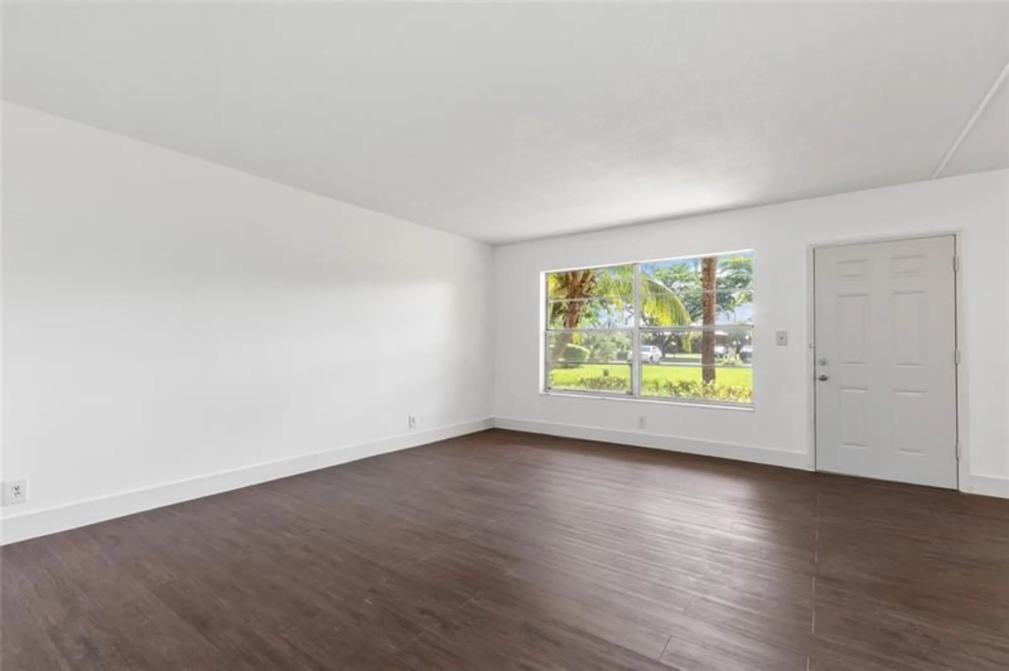 Property Slideshow image 8 of 39 | 3081 nw 47th ter 107, Lauderdale Lakes, FL, 33313