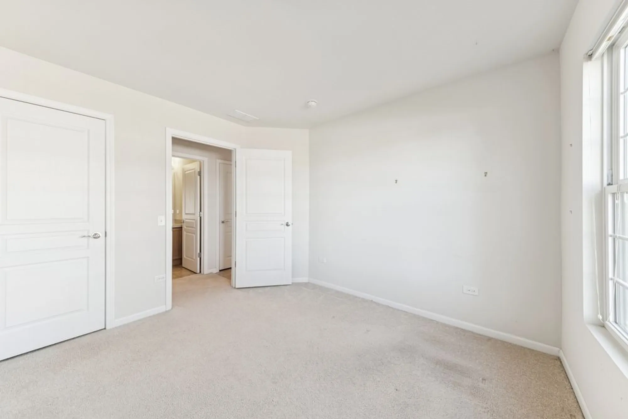 Property Slideshow image 5 of 28 | 2920 stoney creek dr, Elgin, IL, 60124