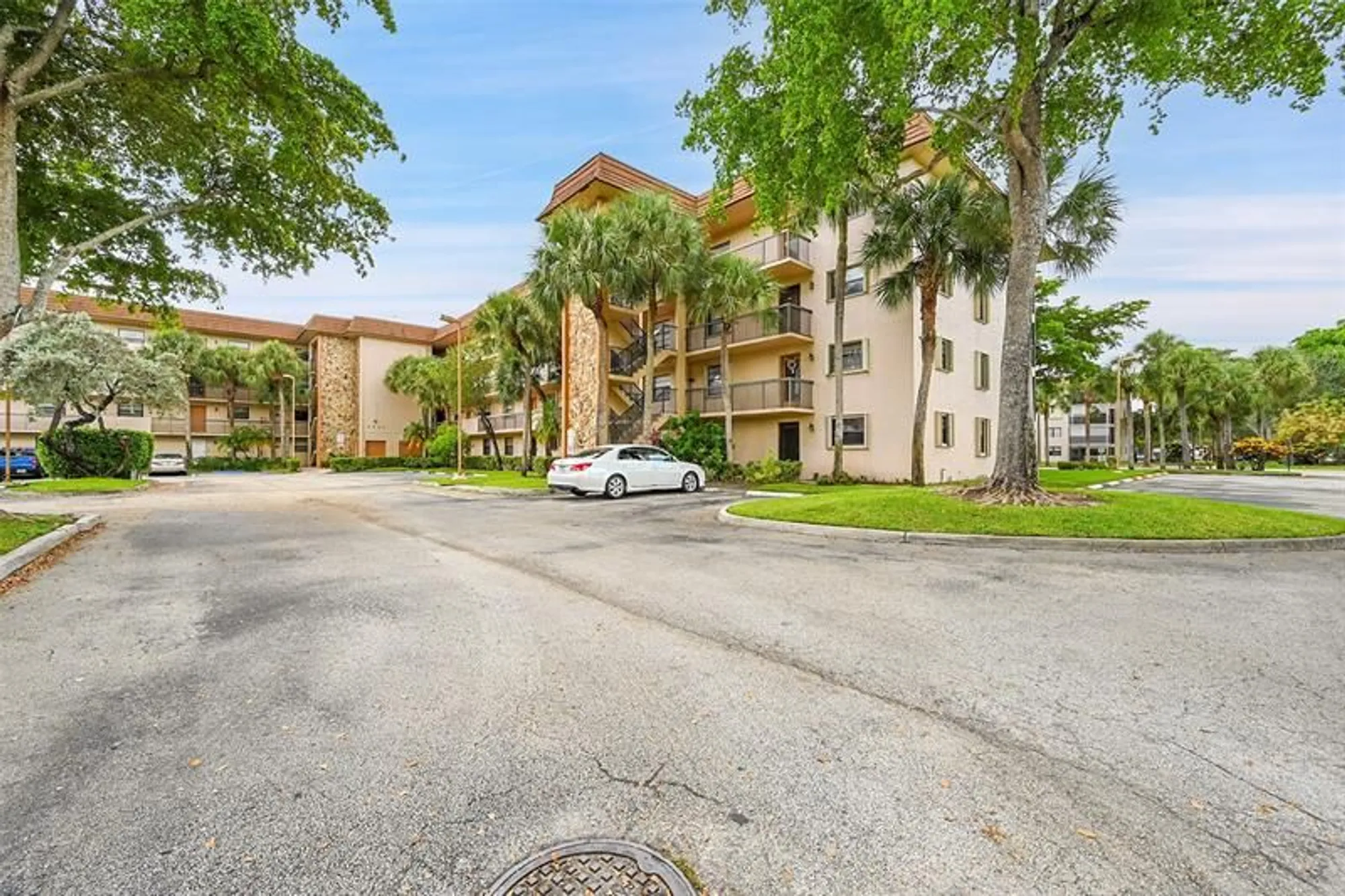 Property Slideshow image 4 of 64 | 4940 e sabal palm blvd apt 202, Tamarac, FL, 33319