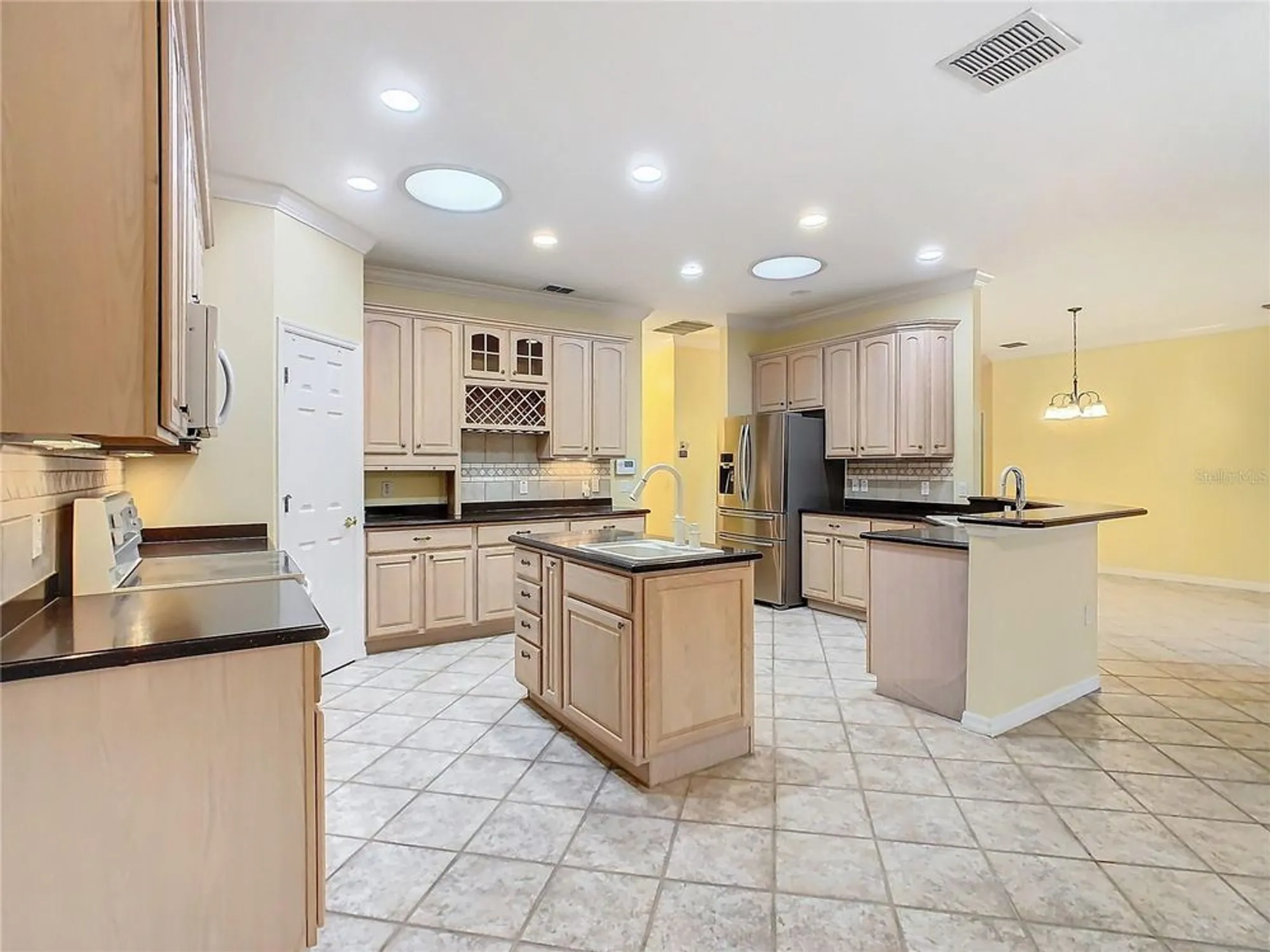 Property Slideshow image 23 of 63 | 100 ventana dr, Kissimmee, FL, 34759