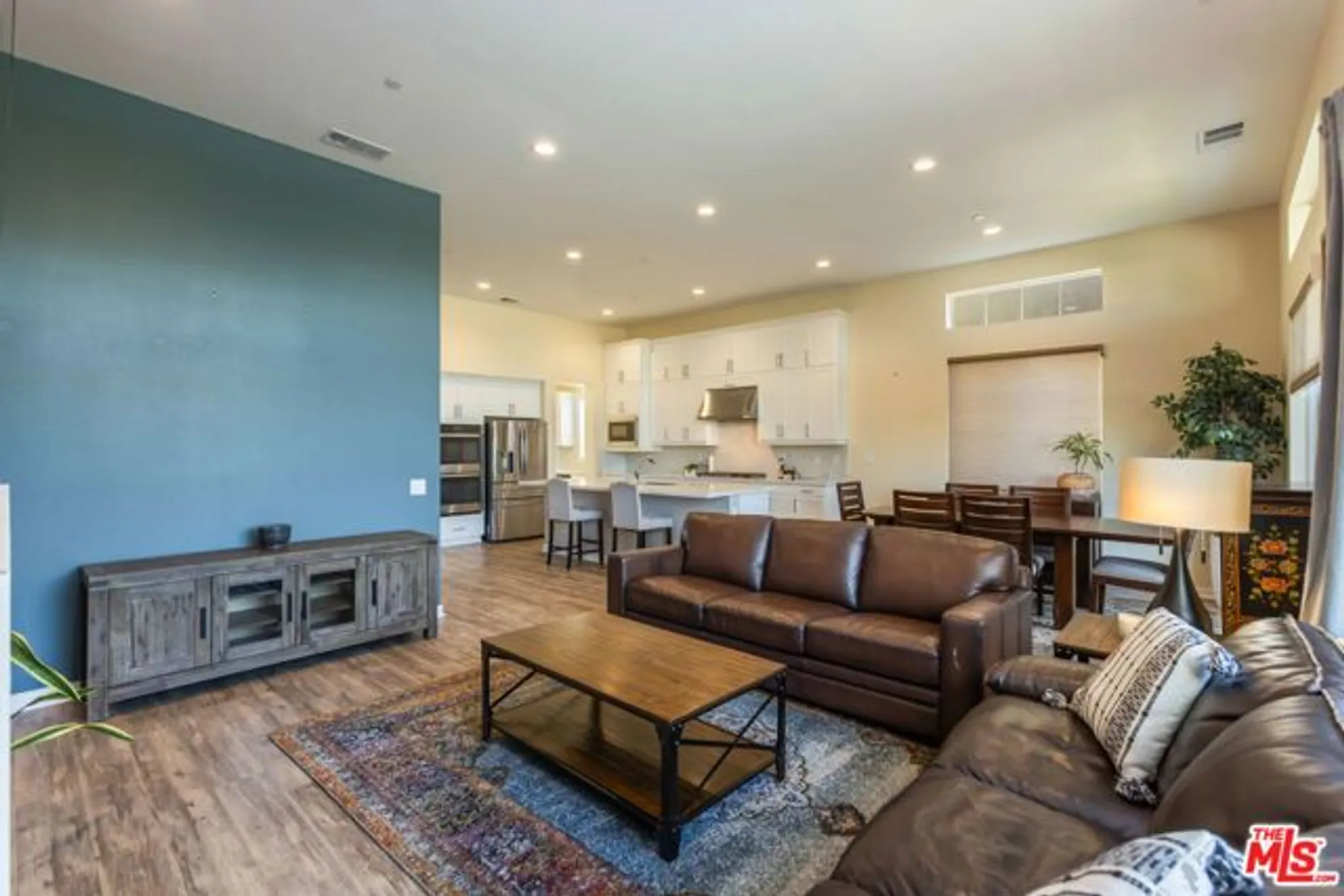 Property Slideshow image 15 of 33 | 25105 citron ln, Canyon Country, CA, 91387