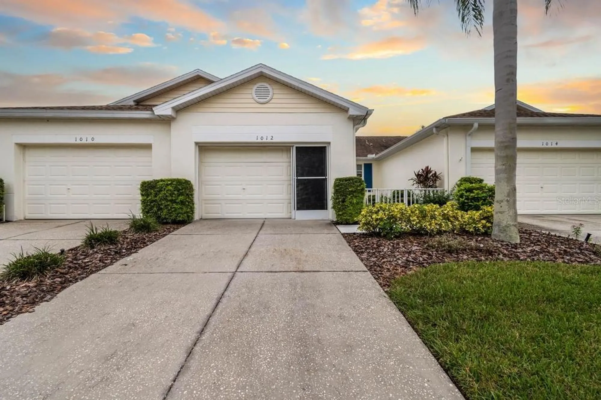 Property Slideshow image 5 of 47 | 1012 radison lake ct 59, Sun City Center, FL, 33573