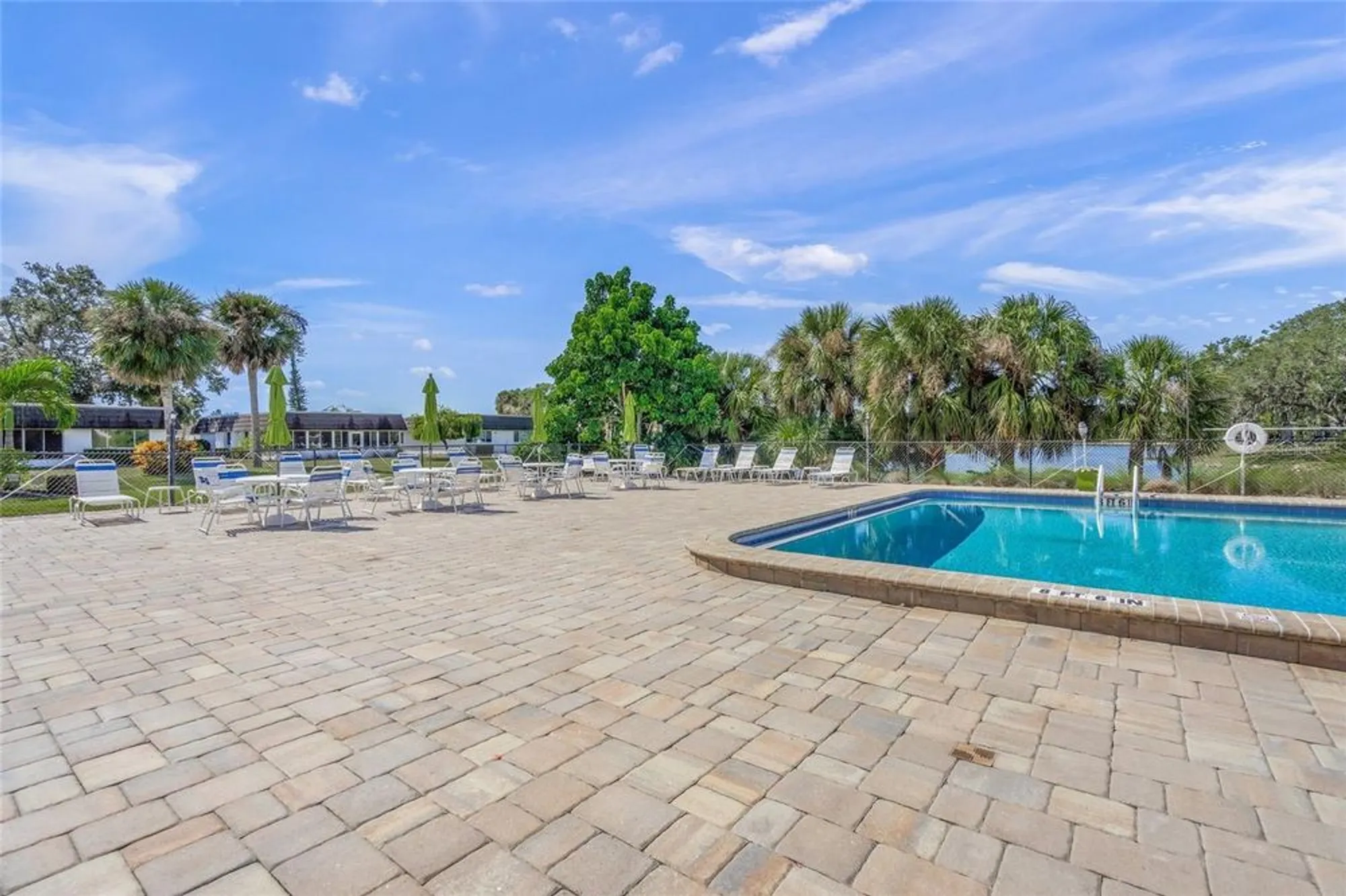 Property Slideshow image 38 of 41 | 1325 glen oaks dr 133, Sarasota, FL, 34232