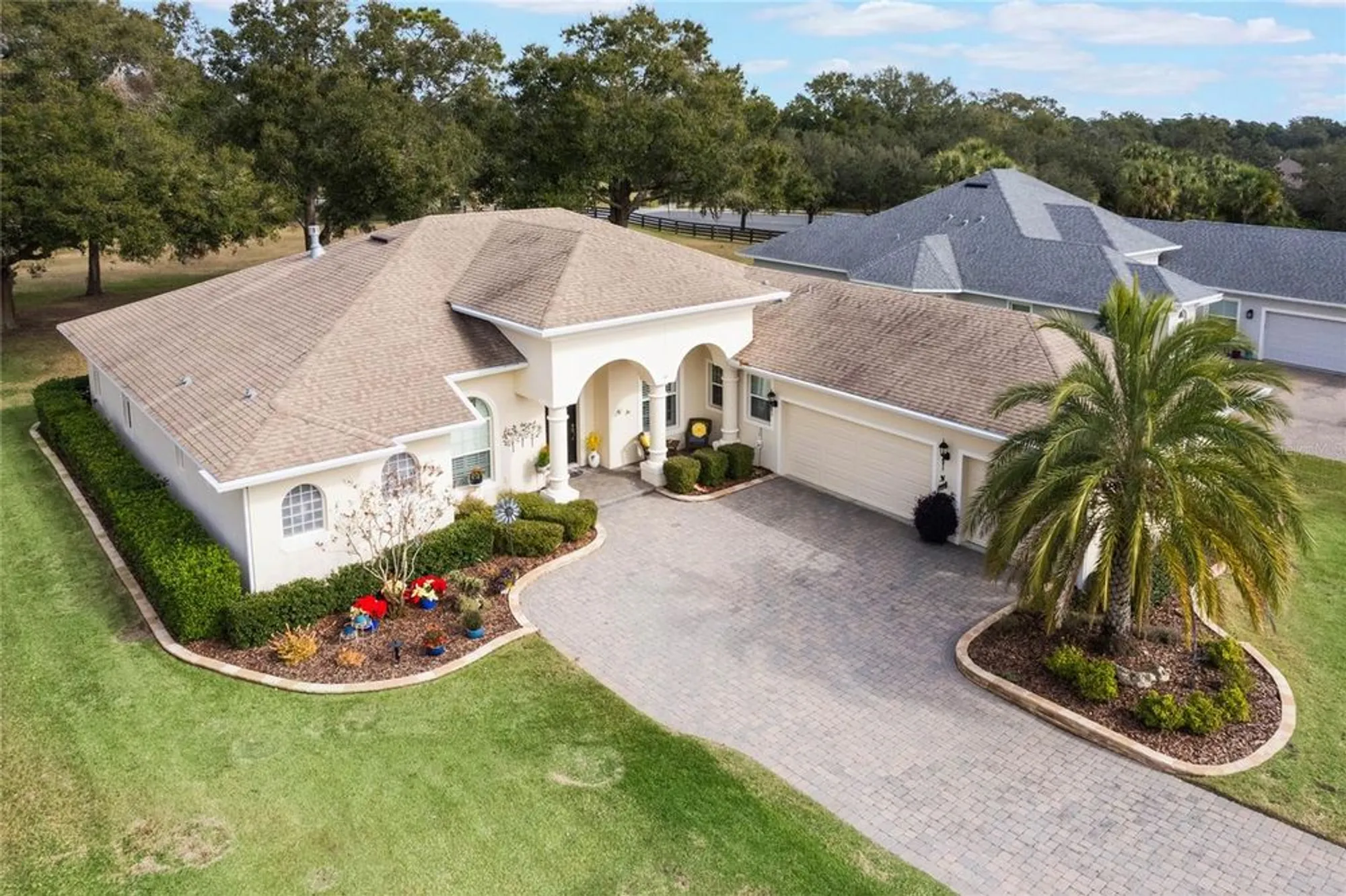 Property Slideshow image 1 of 58 | 5072 greens dr, Lady Lake, FL, 32159