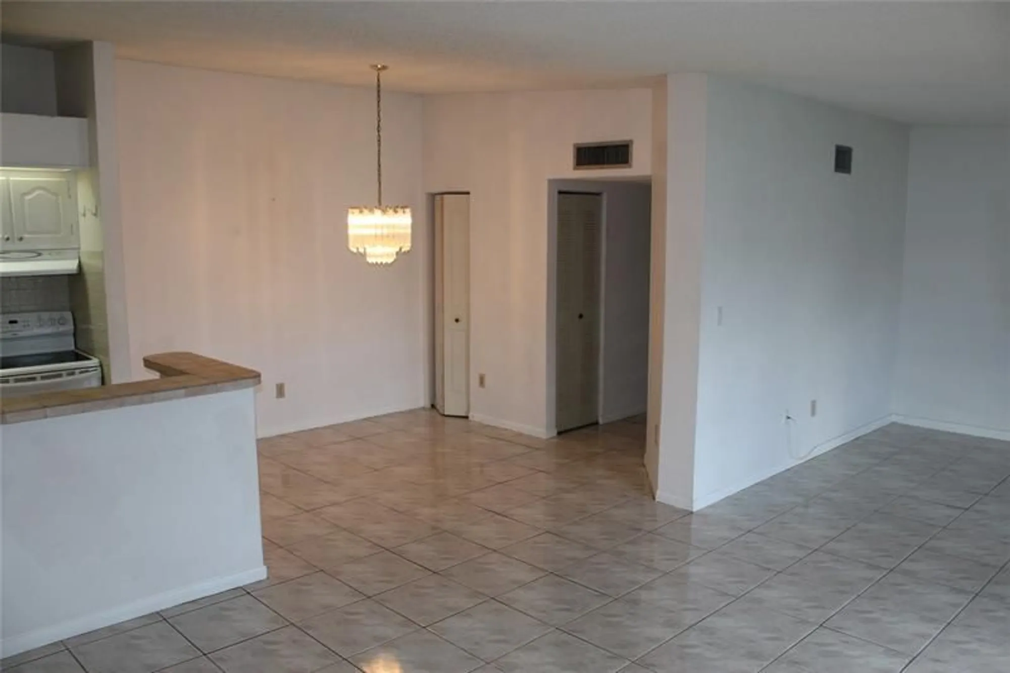 Property Slideshow image 4 of 10 | 9728 s belfort cir # 206, Tamarac, FL, 33321