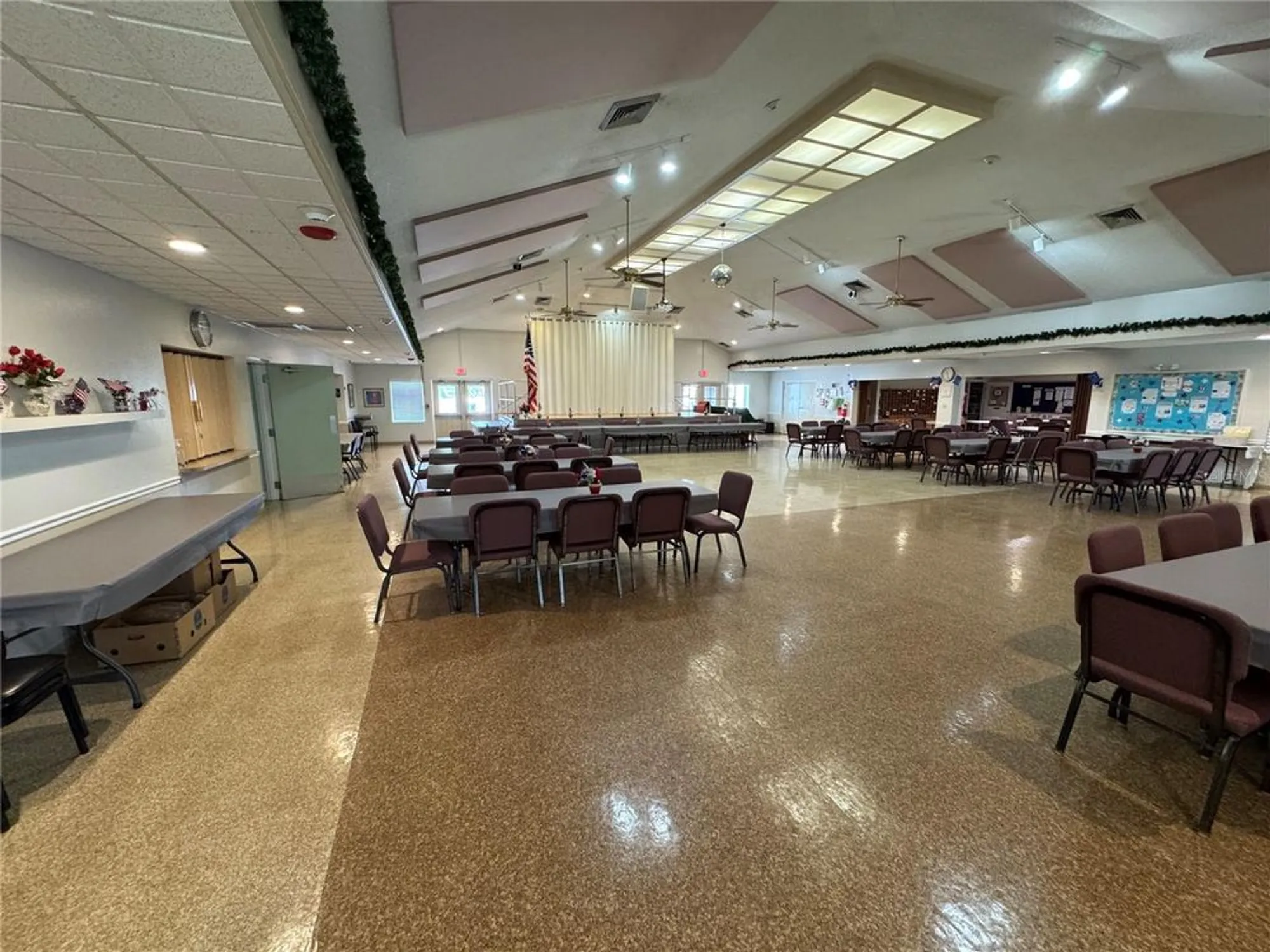 Property Slideshow image 36 of 42 | 4805 colonnades cir, Lakeland, FL, 33811