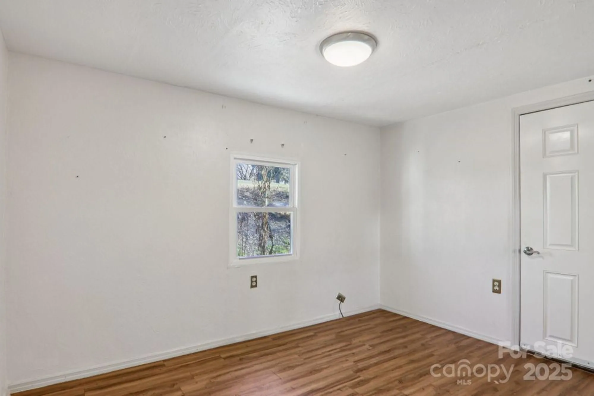 Property Slideshow image 29 of 44 | 201 cranbrook cir, Hendersonville, NC, 28792