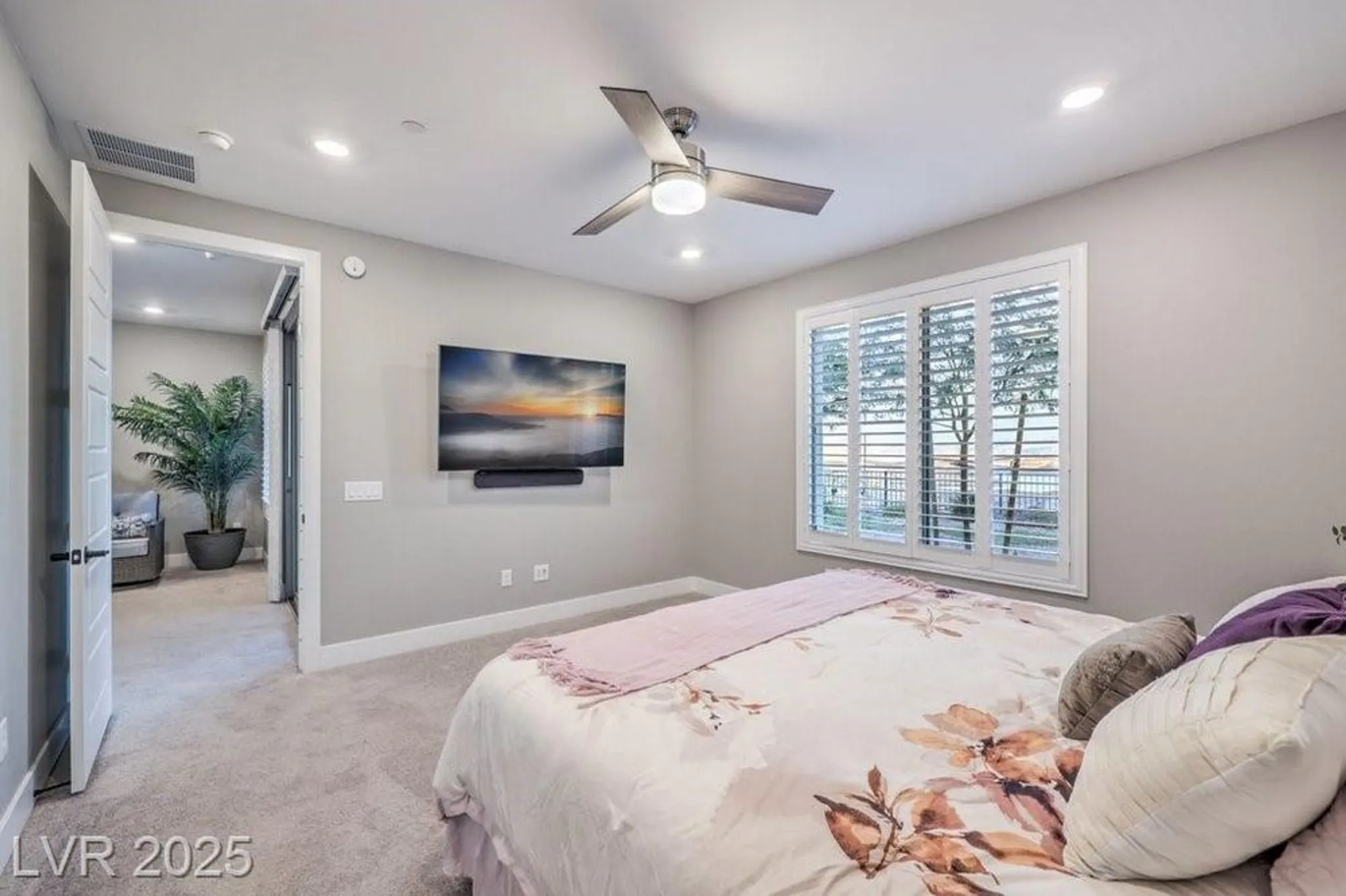 Property Slideshow image 18 of 48 | 70 lake bluff ct, Henderson, NV, 89011