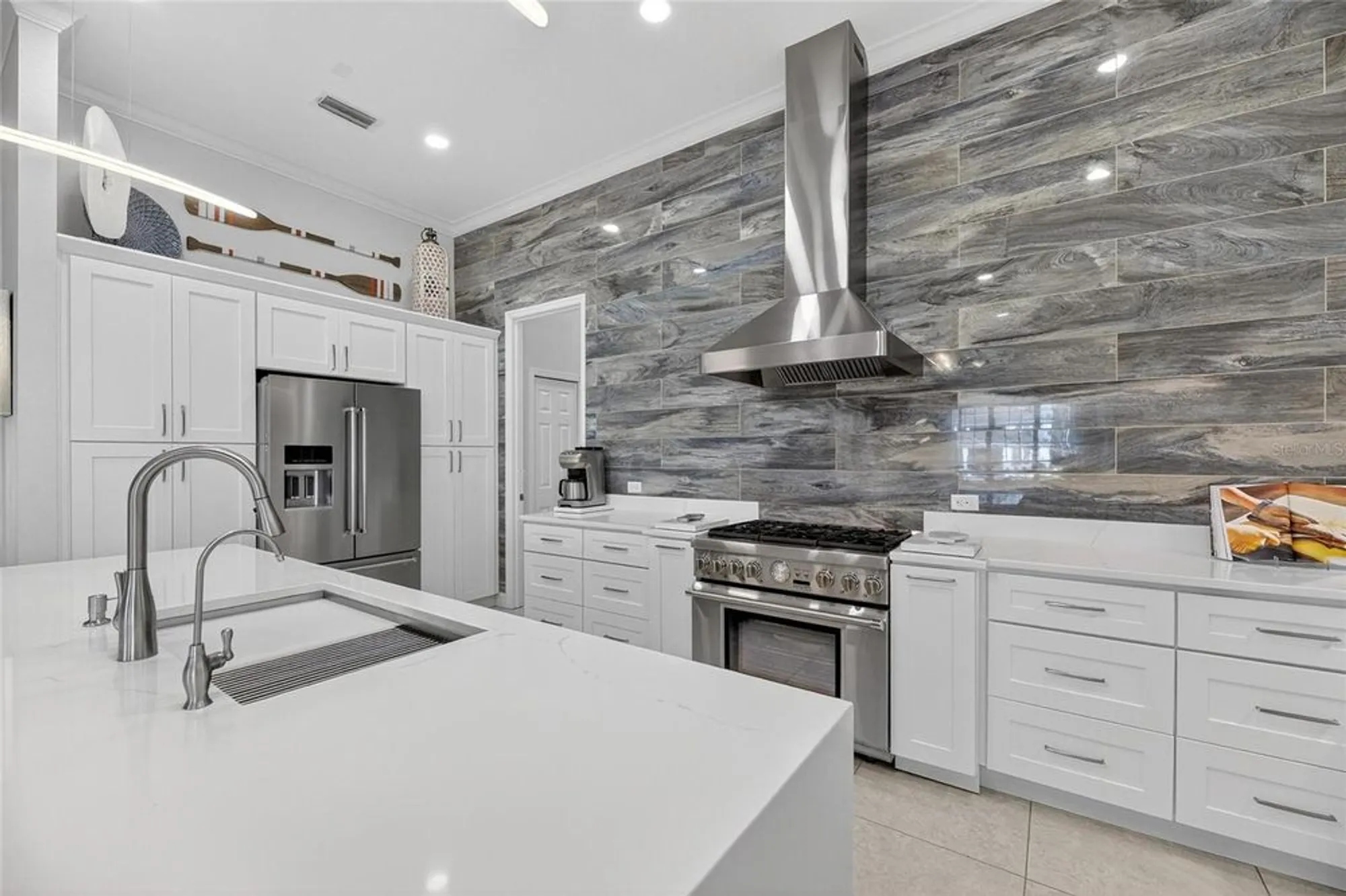 Property Slideshow image 36 of 99 | 719 islebay dr, Apollo Beach, FL, 33572