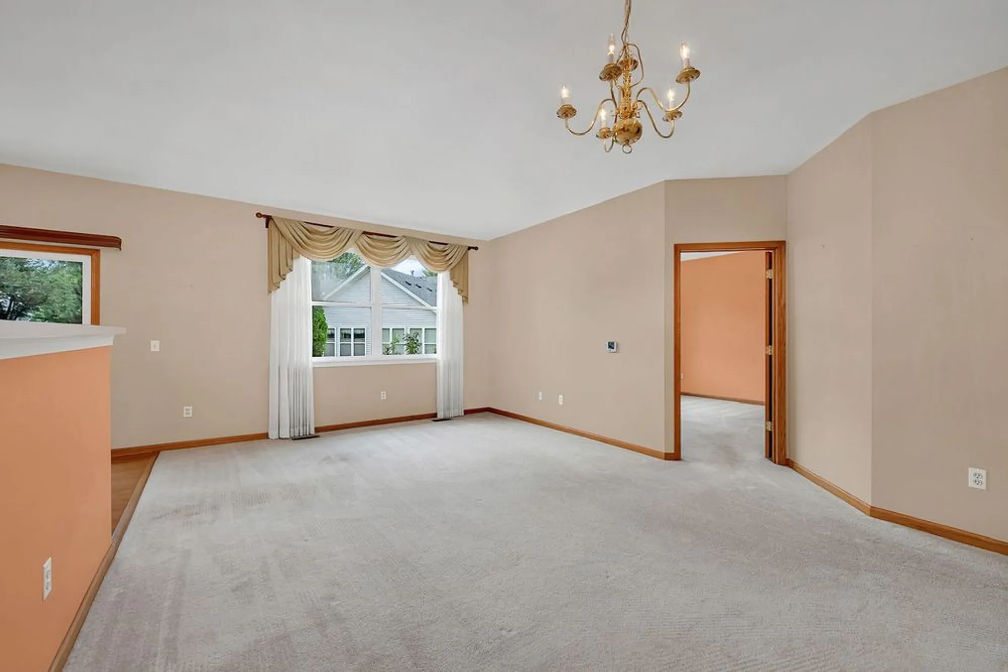 Property Slideshow image 8 of 25 | 1592 w cadillac cir, Romeoville, IL, 60446