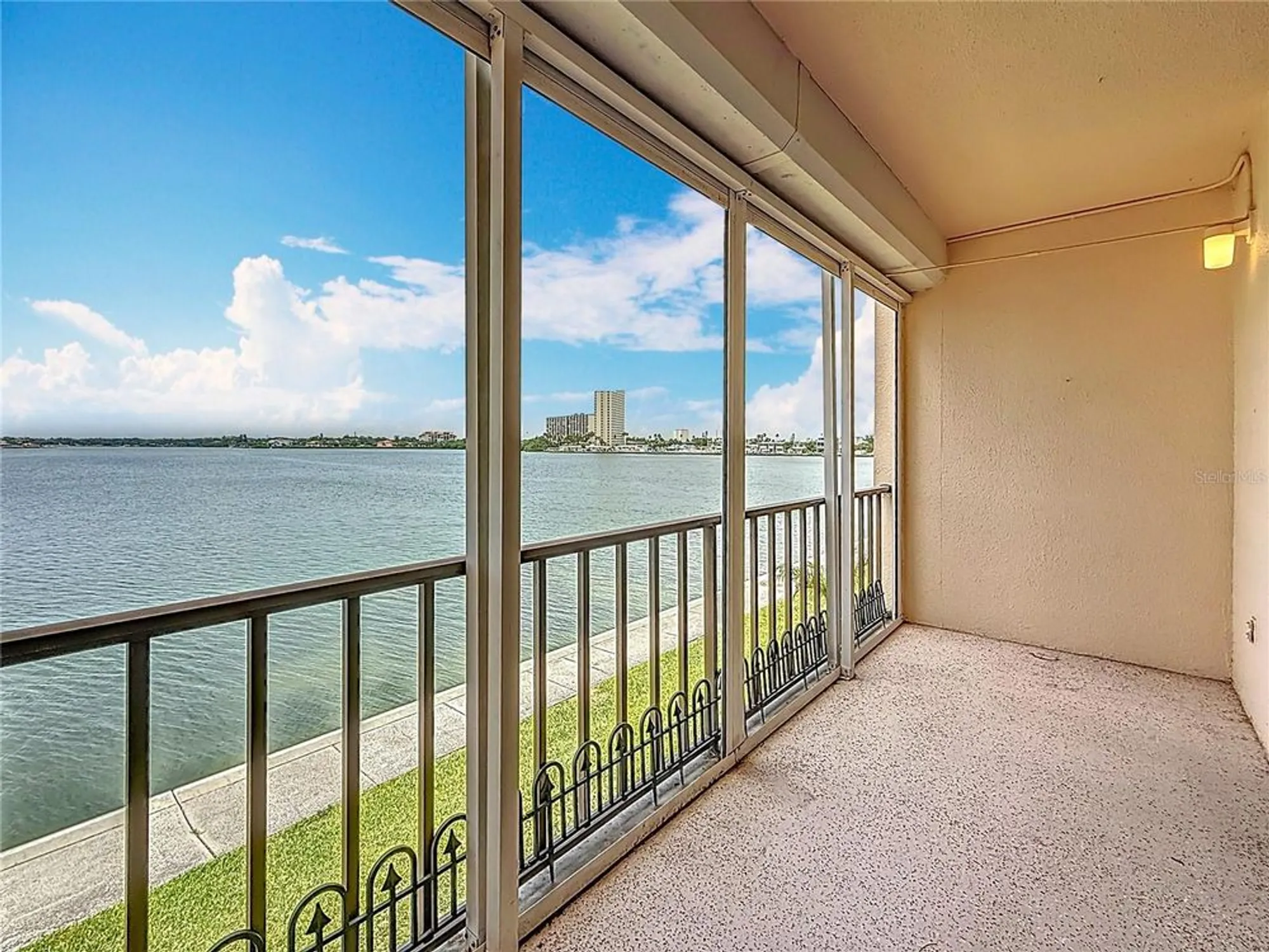 Property Slideshow image 38 of 57 | 7665 sun island dr 206, South Pasadena, FL, 33707