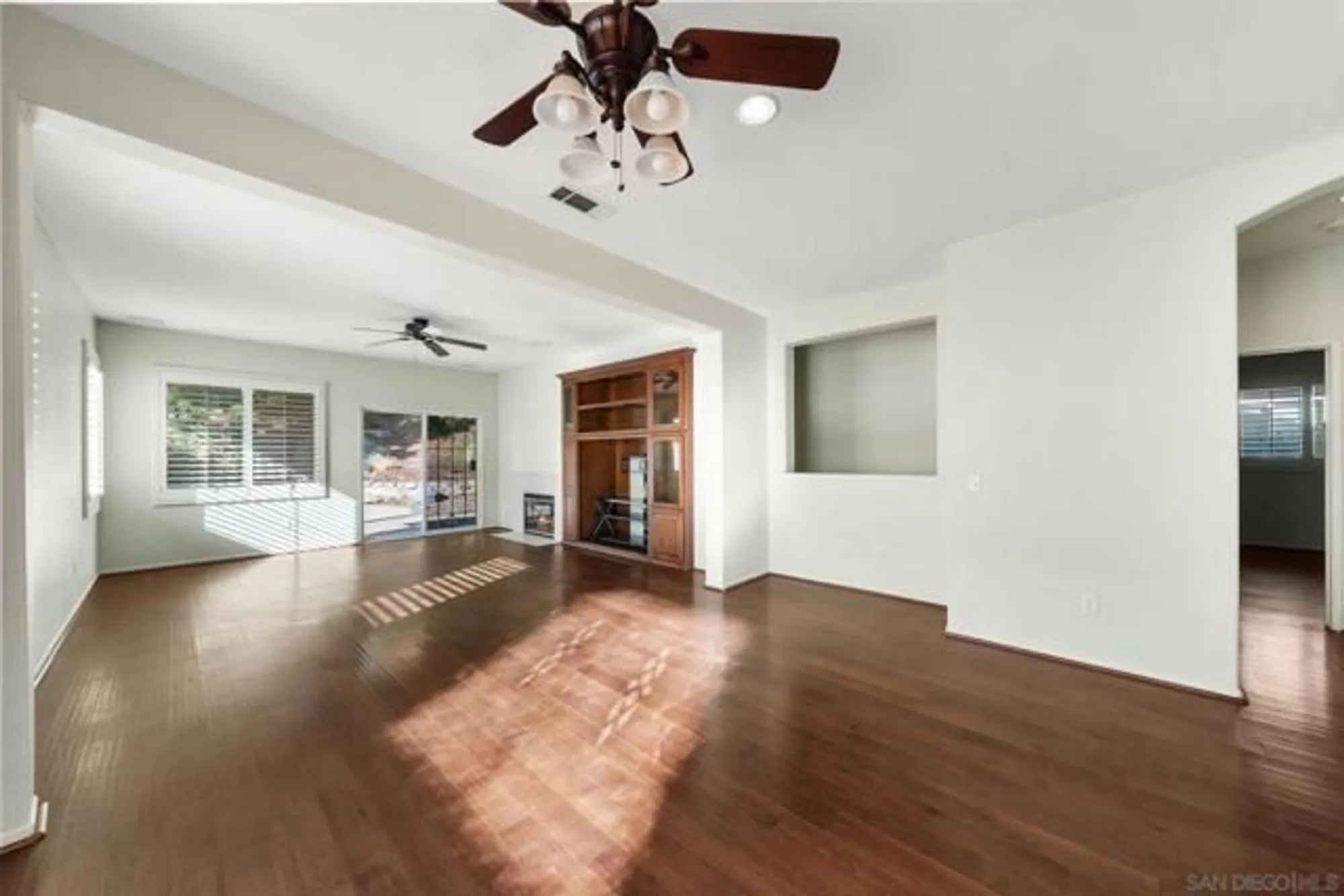 Property Slideshow image 14 of 37 | 27992 whisperwood dr, Menifee, CA, 92584