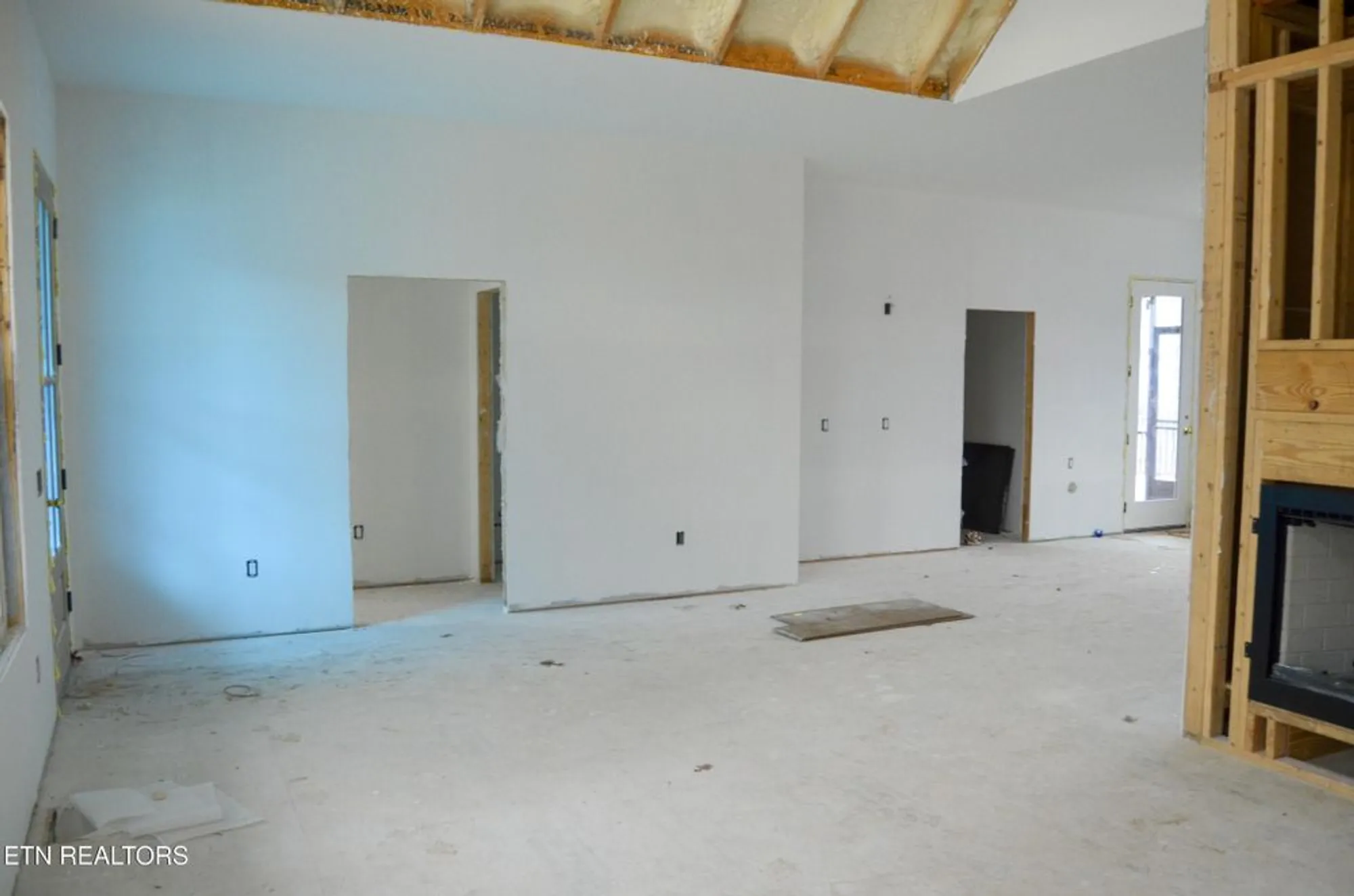 Property Slideshow image 10 of 23 | 124 markham ln, Crossville, TN, 38558