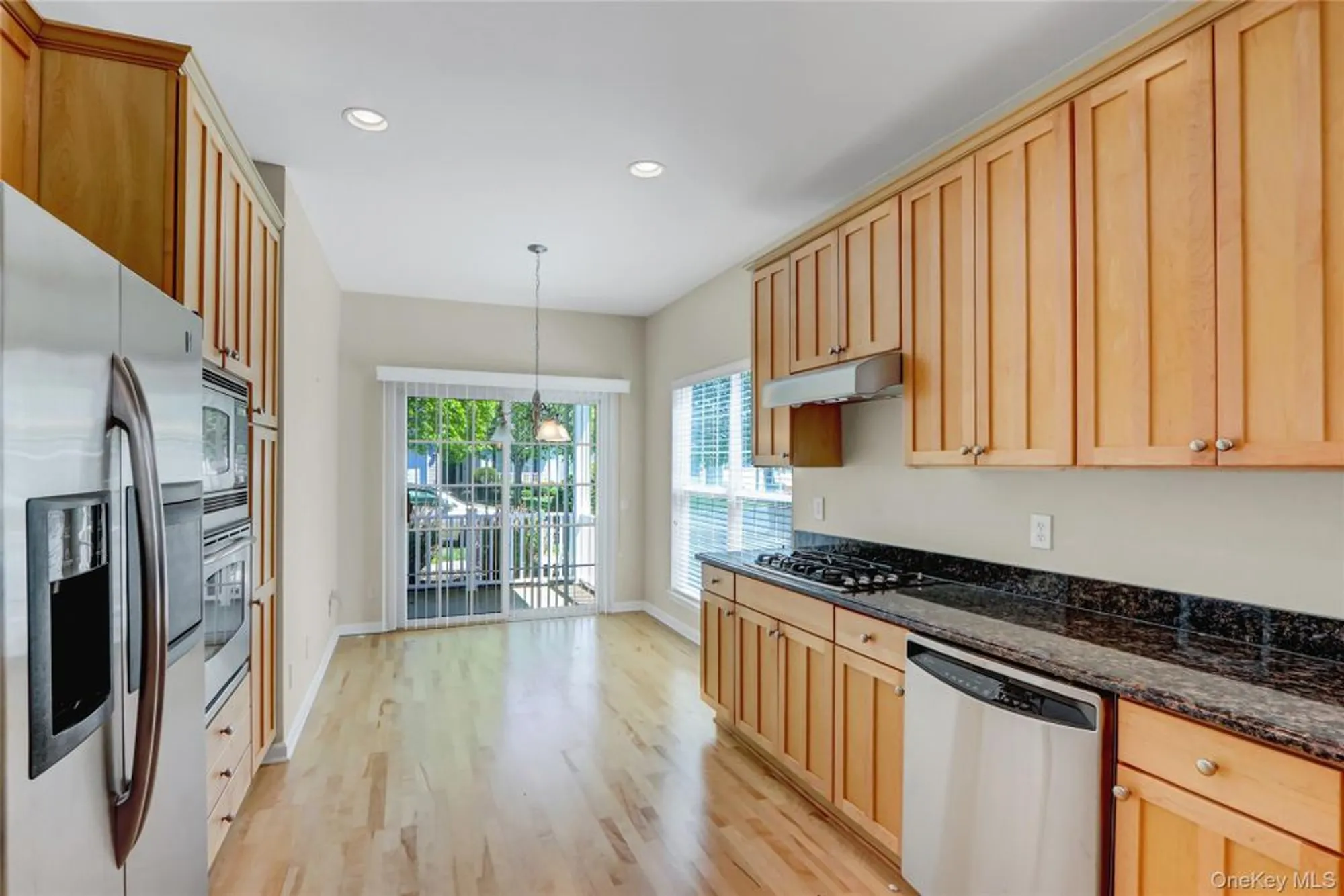 Property Slideshow image 7 of 40 | 4 oakhurst ct, Mount Sinai, NY, 11766