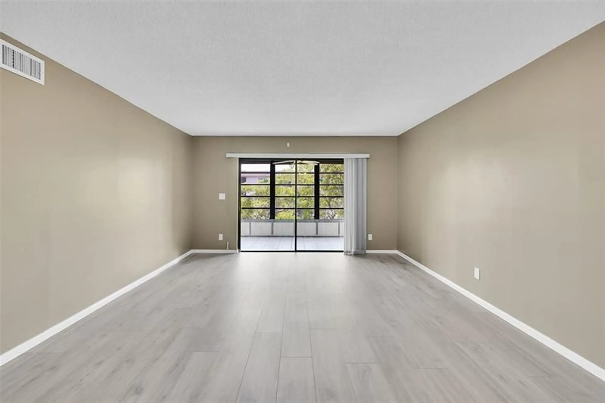Property Slideshow image 11 of 30 | 4950 e sabal palm blvd 302, Tamarac, FL, 33319