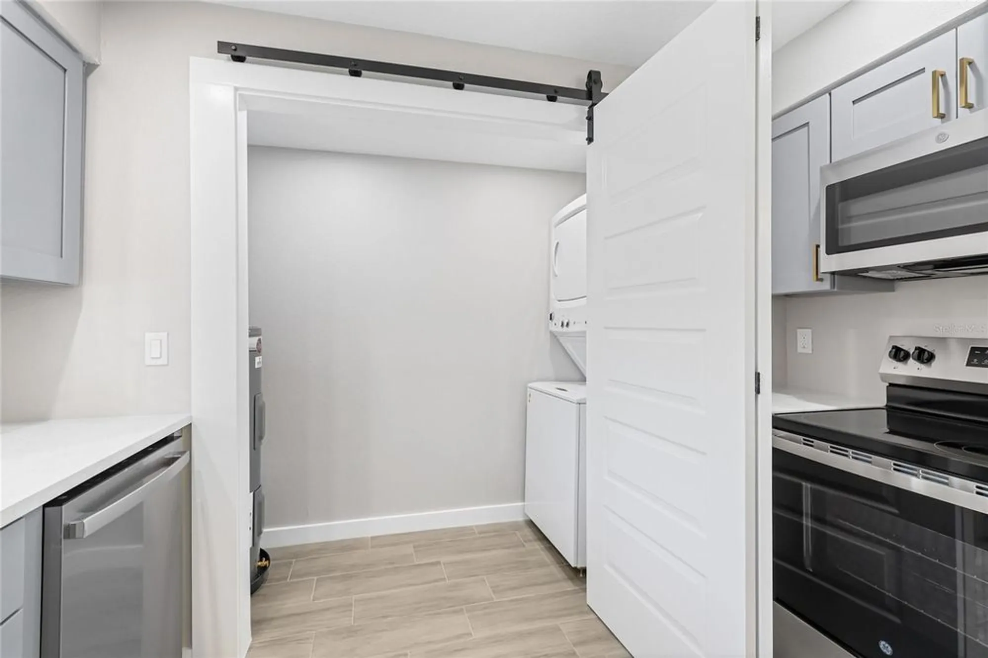 Property Slideshow image 7 of 26 | 4444 narraganset trl 96, Sarasota, FL, 34233