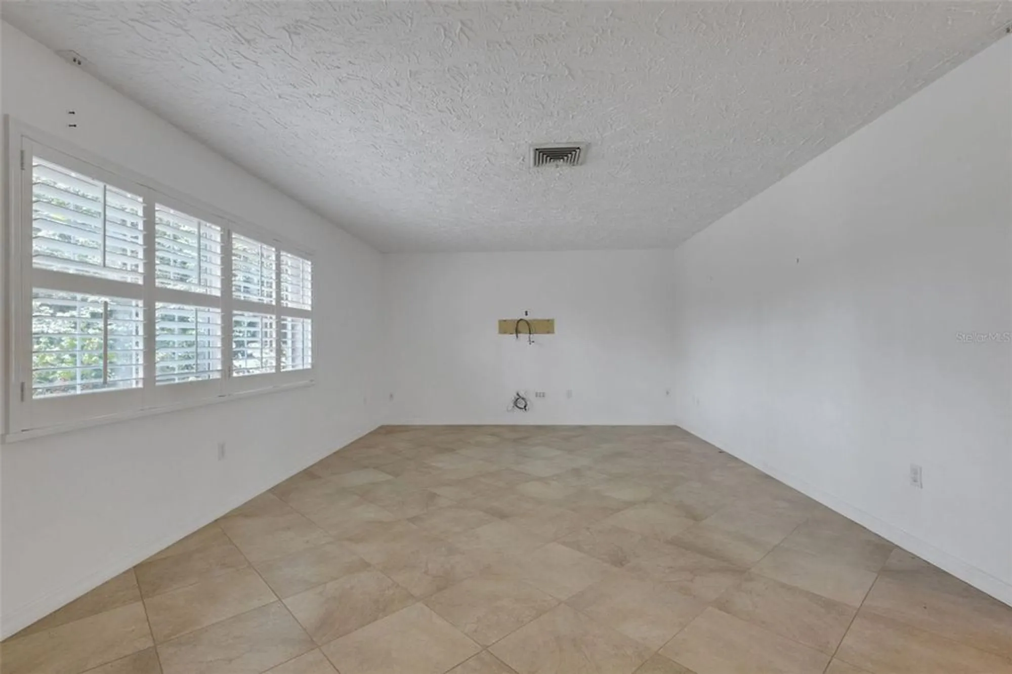 Property Slideshow image 20 of 33 | 5217 canterbury dr, Sarasota, FL, 34243