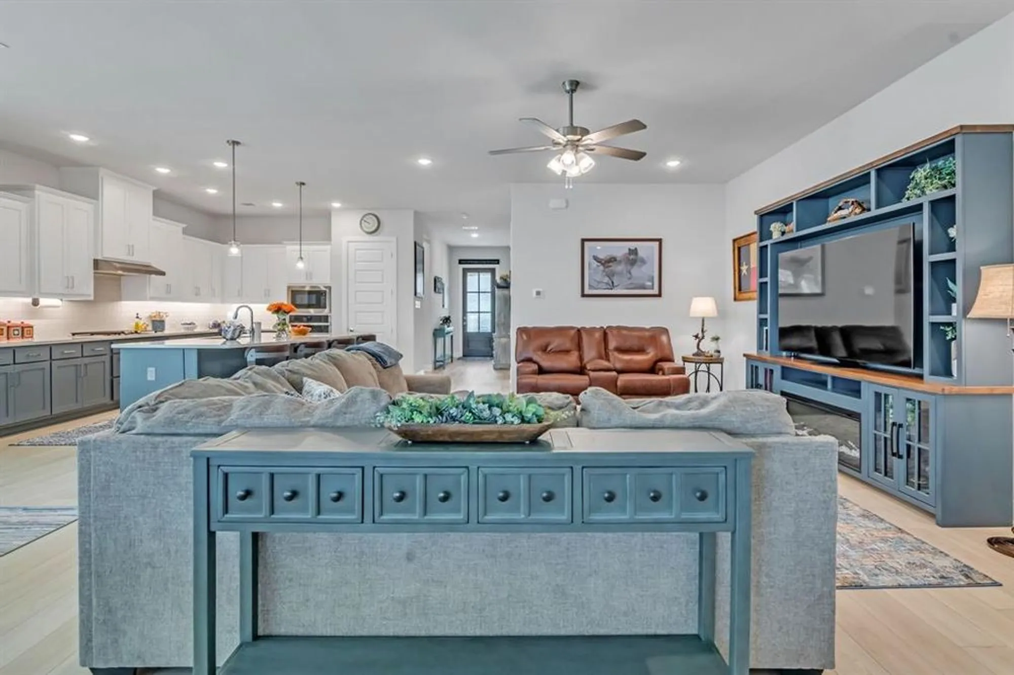 Property Slideshow image 14 of 39 | 4818 emerald grv, Arlington, TX, 76005