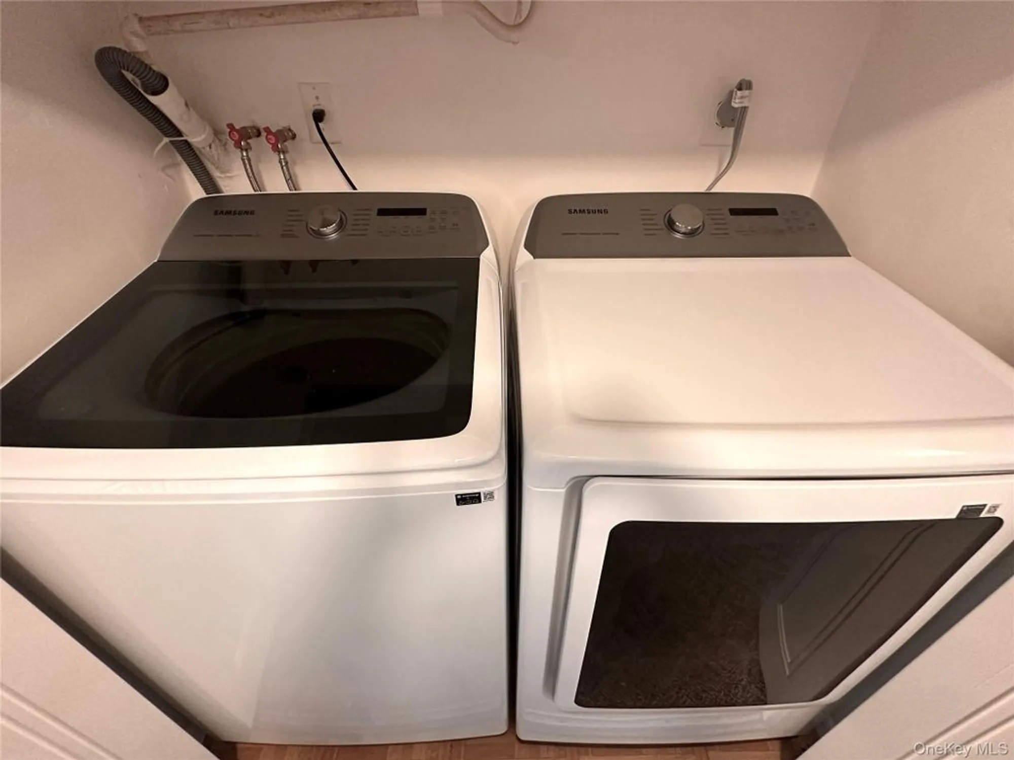 Property Slideshow image 14 of 16 | 231 blackpool ct f, Ridge, NY, 11961