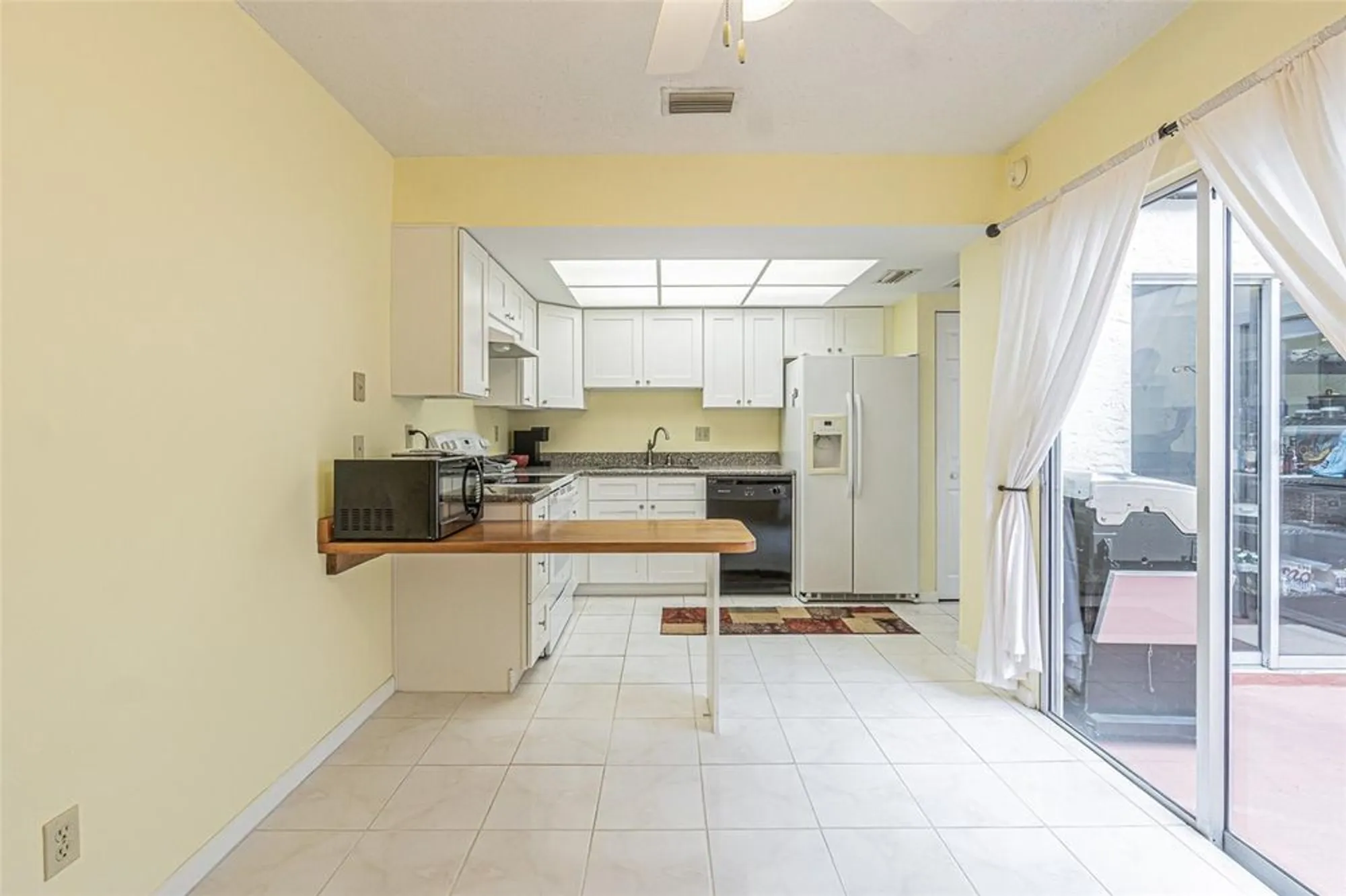 Property Slideshow image 11 of 32 | 1130 orange tree cir c, Palm Harbor, FL, 34684