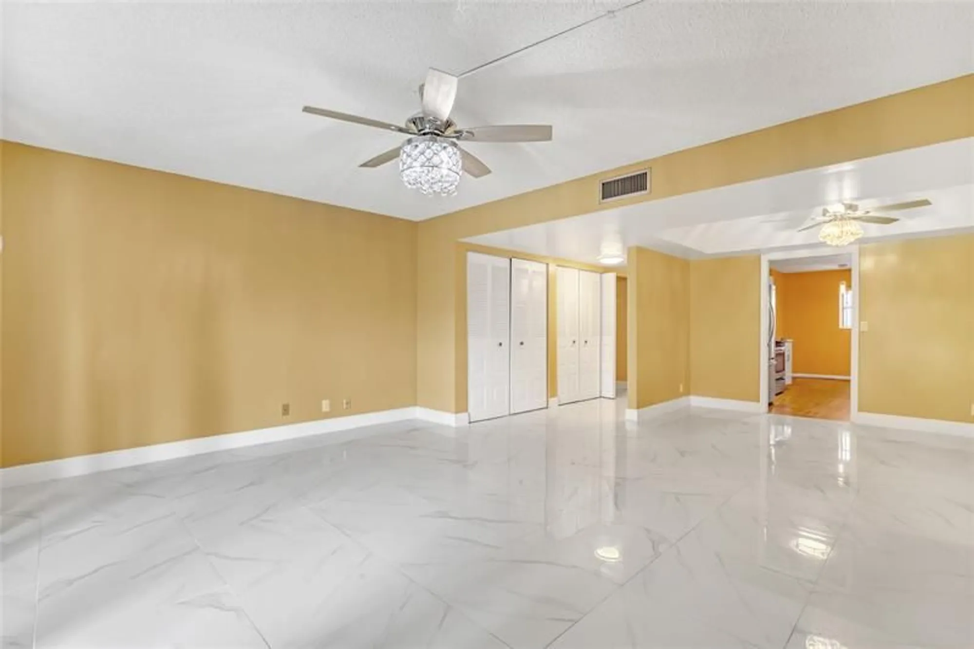 Property Slideshow image 10 of 28 | 6850 10th ave 101, Lake Worth, FL, 33467