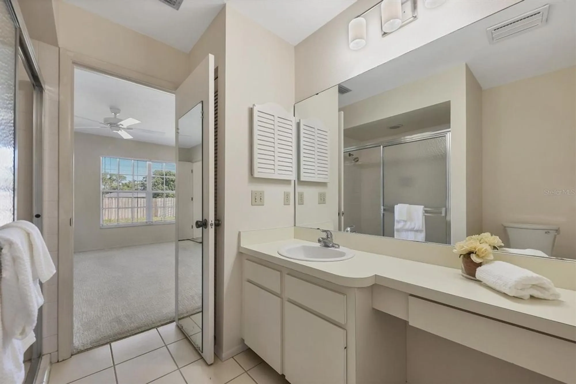 Property Slideshow image 17 of 27 | 4223 oakhurst cir 3025, Sarasota, FL, 34233