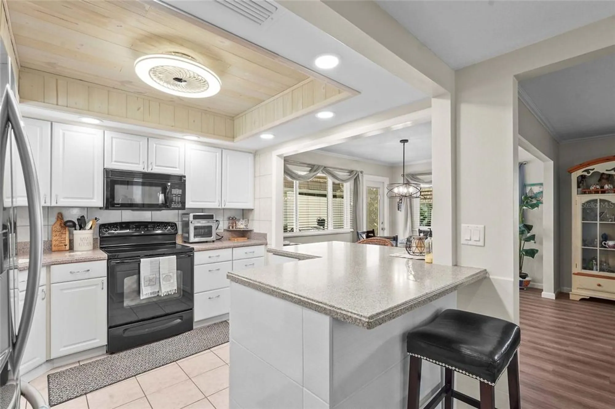Property Slideshow image 8 of 39 | 2531 riverbluff pkwy # v181, Sarasota, FL, 34231