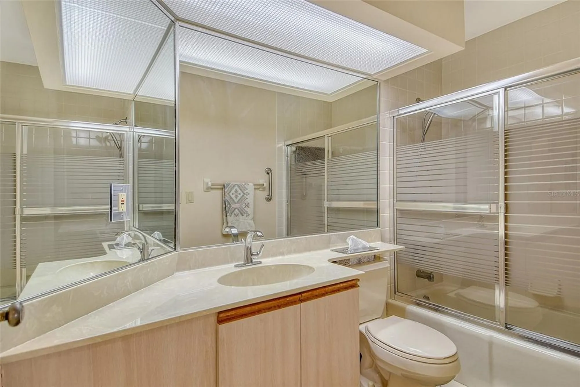 Property Slideshow image 19 of 34 | 5598 golf pointe dr unit a-1, Sarasota, FL, 34243