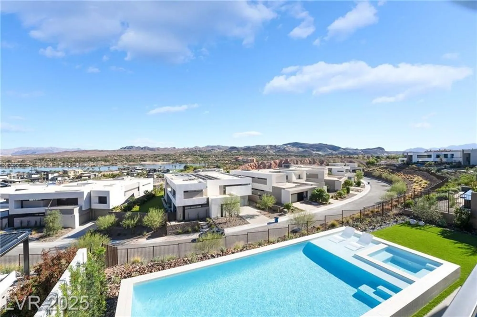 Property Slideshow image 4 of 67 | 33 falling ridge ln, Henderson, NV, 89011