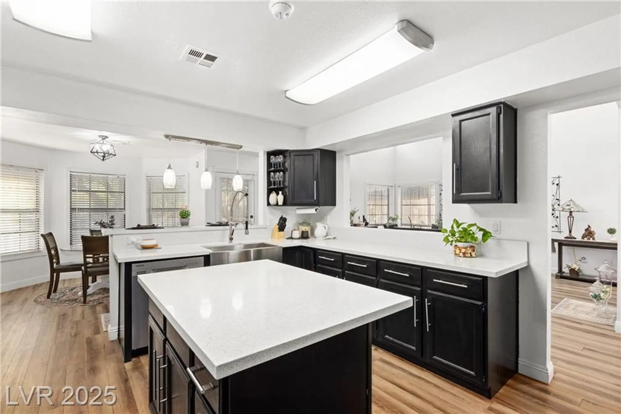 Property Slideshow image 15 of 47 | 5553 singing hills dr, Las Vegas, NV, 89130