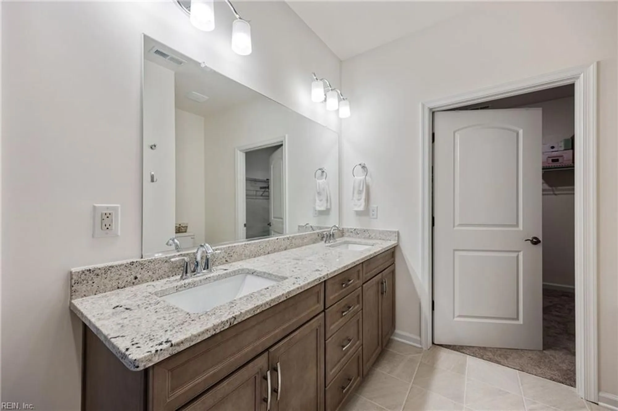 Property Slideshow image 18 of 39 | 221 richmond ave, Smithfield, VA, 23430