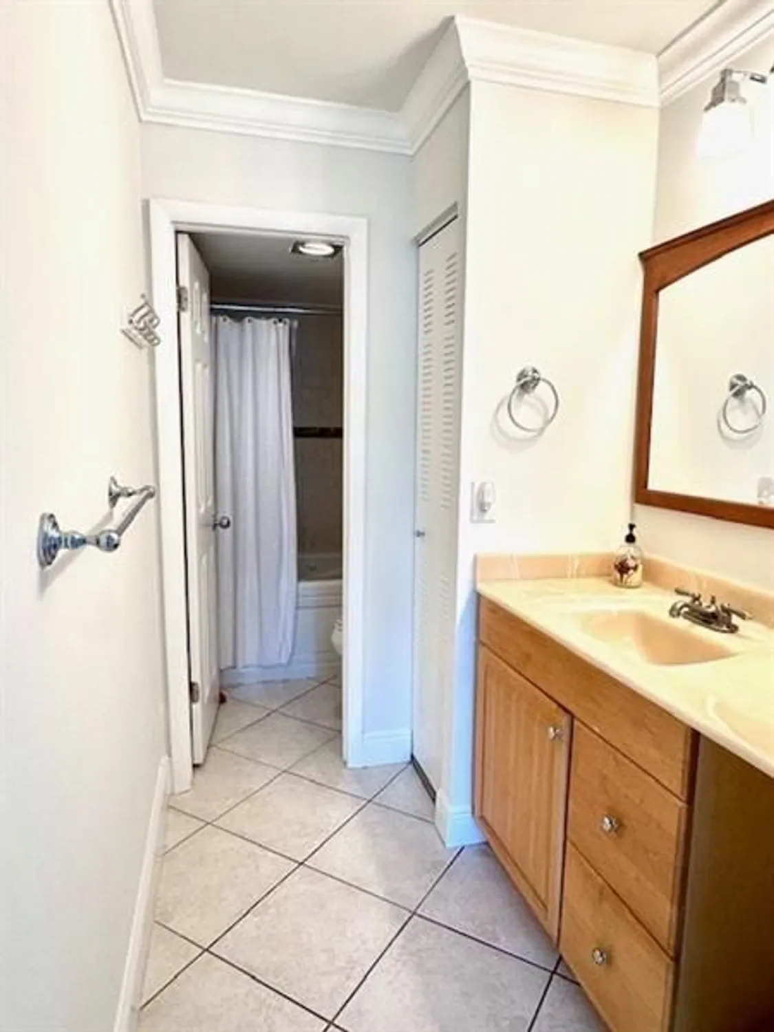 Property Slideshow image 11 of 21 | 9091 lime bay blvd apt 109, Tamarac, FL, 33321