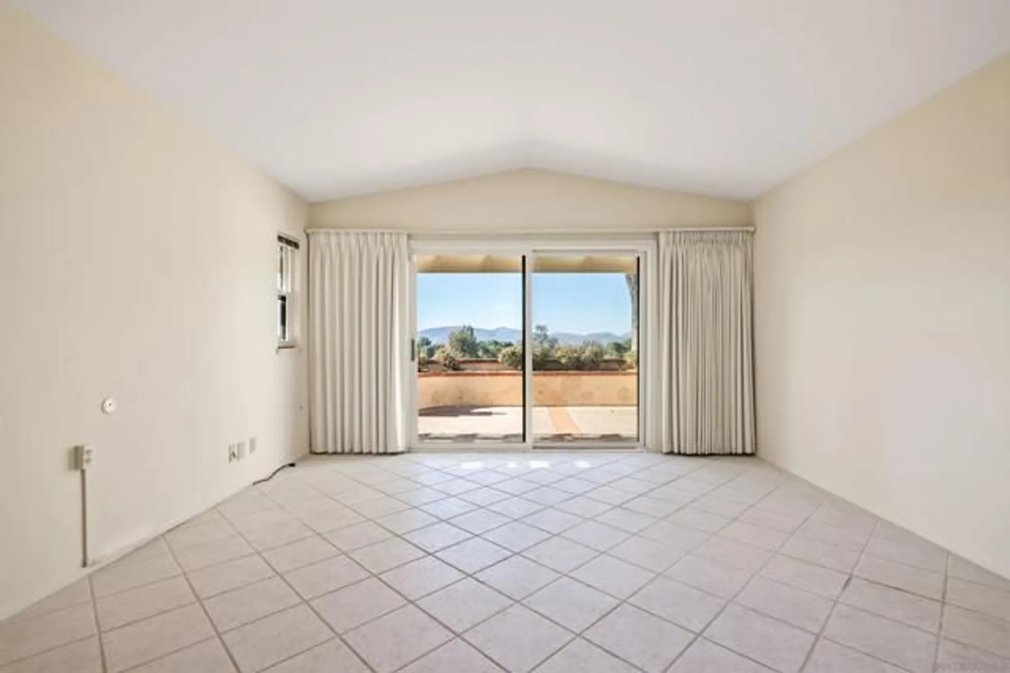 Property Slideshow image 26 of 51 | 18113 calle estepona, San Diego, CA, 92128