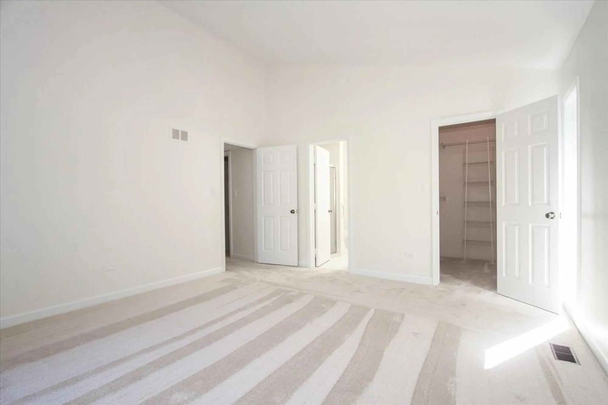 Property Slideshow image 16 of 32 | 78a foxwood ln # m169, Lake Barrington, IL, 60010