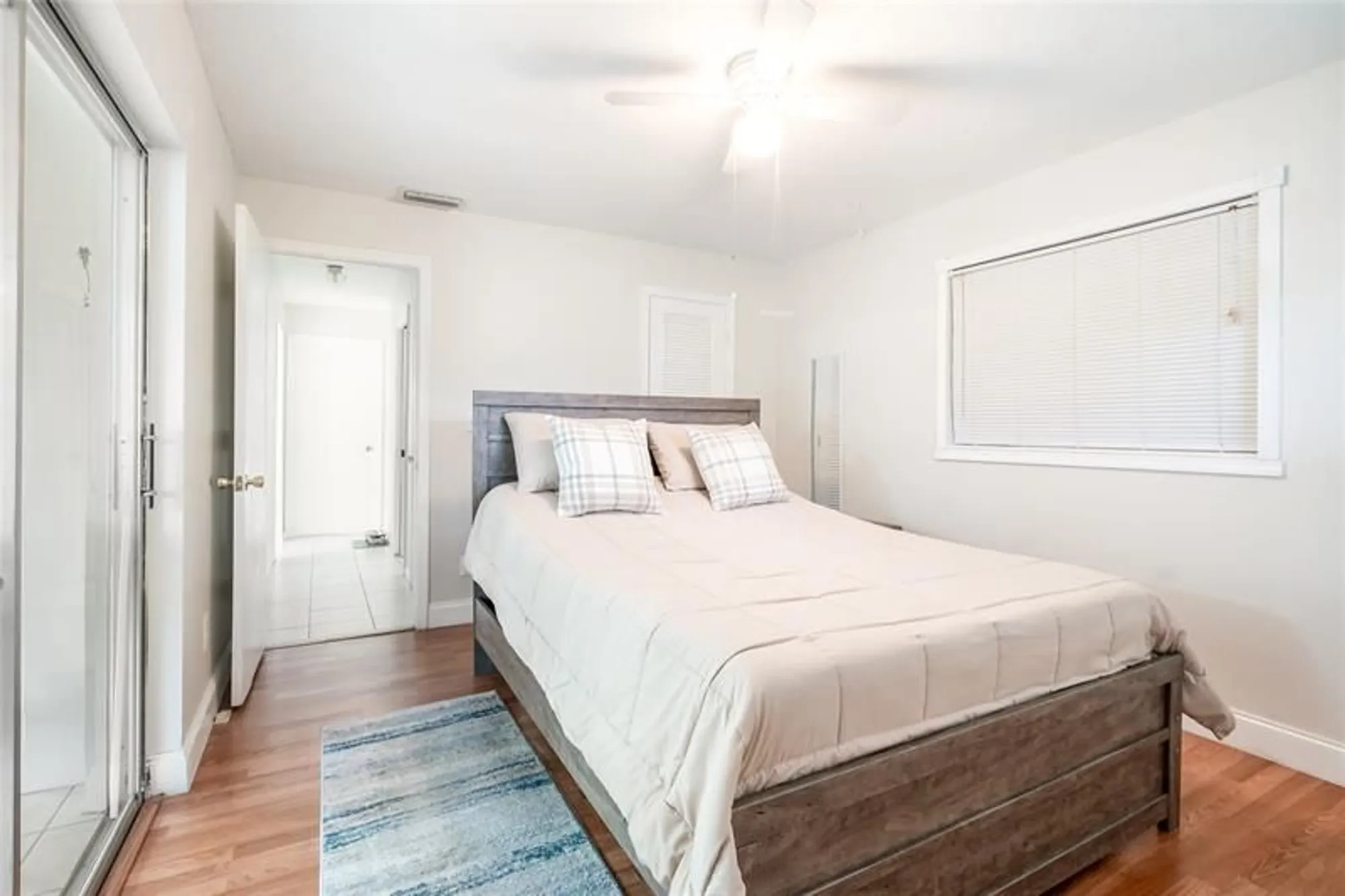 Property Slideshow image 17 of 30 | 985 nw 69th ave, Margate, FL, 33063