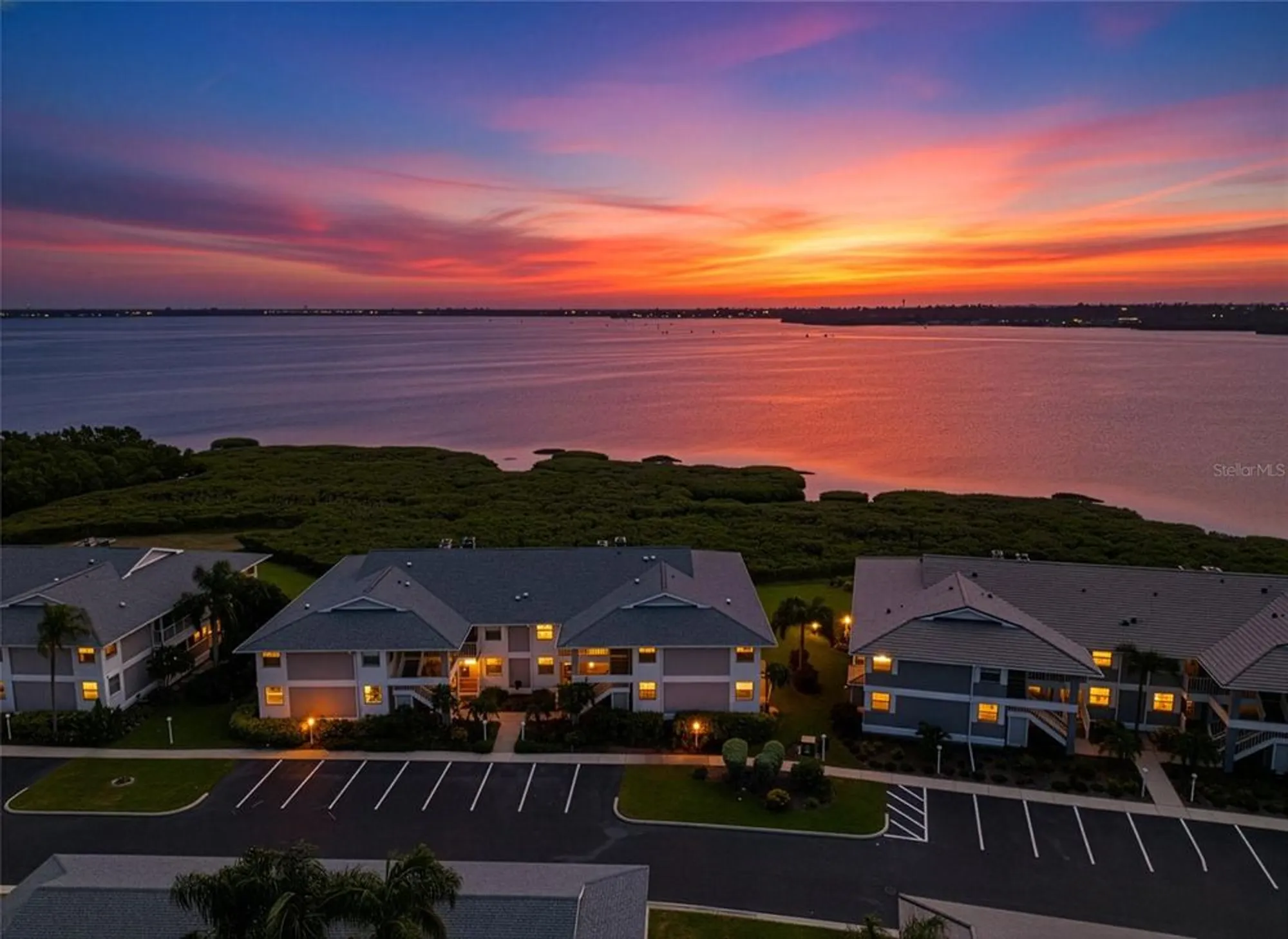 Property Slideshow image 4 of 52 | 1145 edgewater cir # 1145, Bradenton, FL, 34209